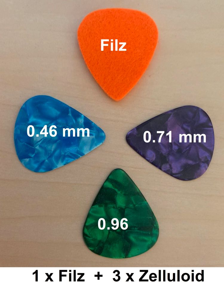 Kapodaster mit 4 Plektren in Blau