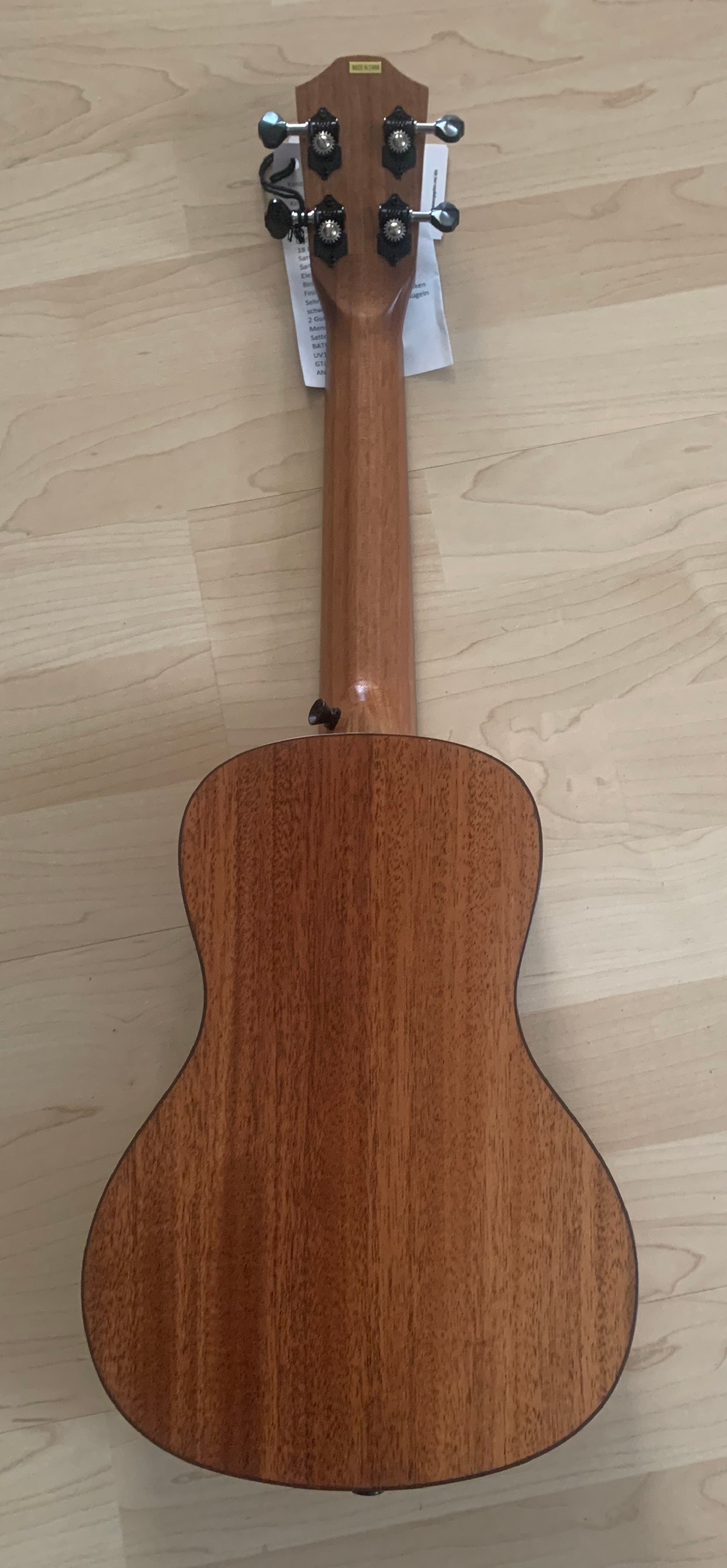 Konzert Ukulele Mahagoni mit Zubehör zum Sonderpreis