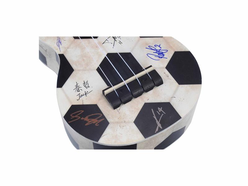 Mahalo Sopran Fußball Ukulele