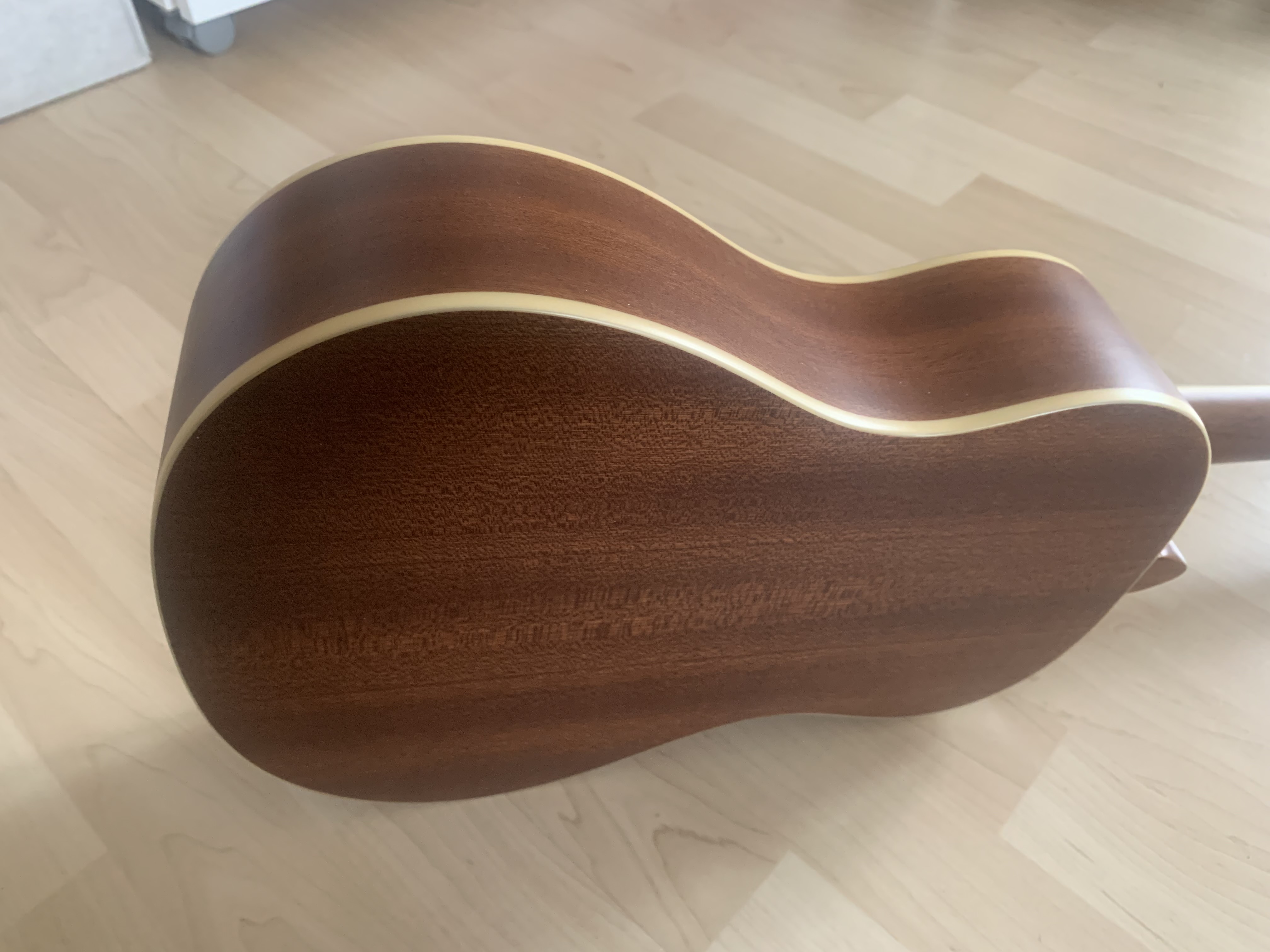 Moana Bariton Ukulele 30"  mit Premium Gigbag