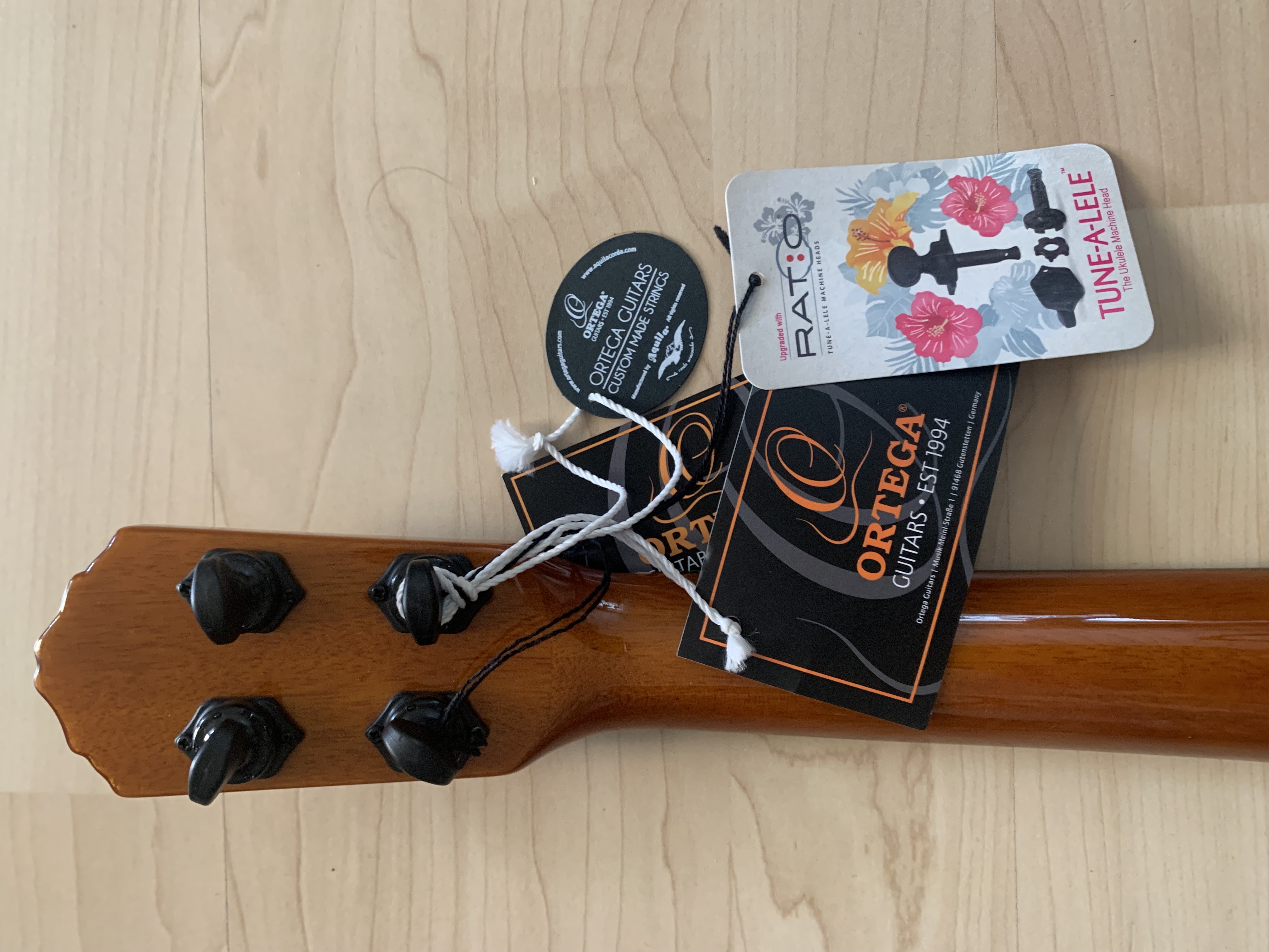 Ortega Elite Konzert Ukulele Wölkchenahorn mit Tonabnehmer + Elite Gig Bag Ortega Elite Konzert Ukulele Wölkchenahorn mit Tonabnehmer + Elite Gig Bag