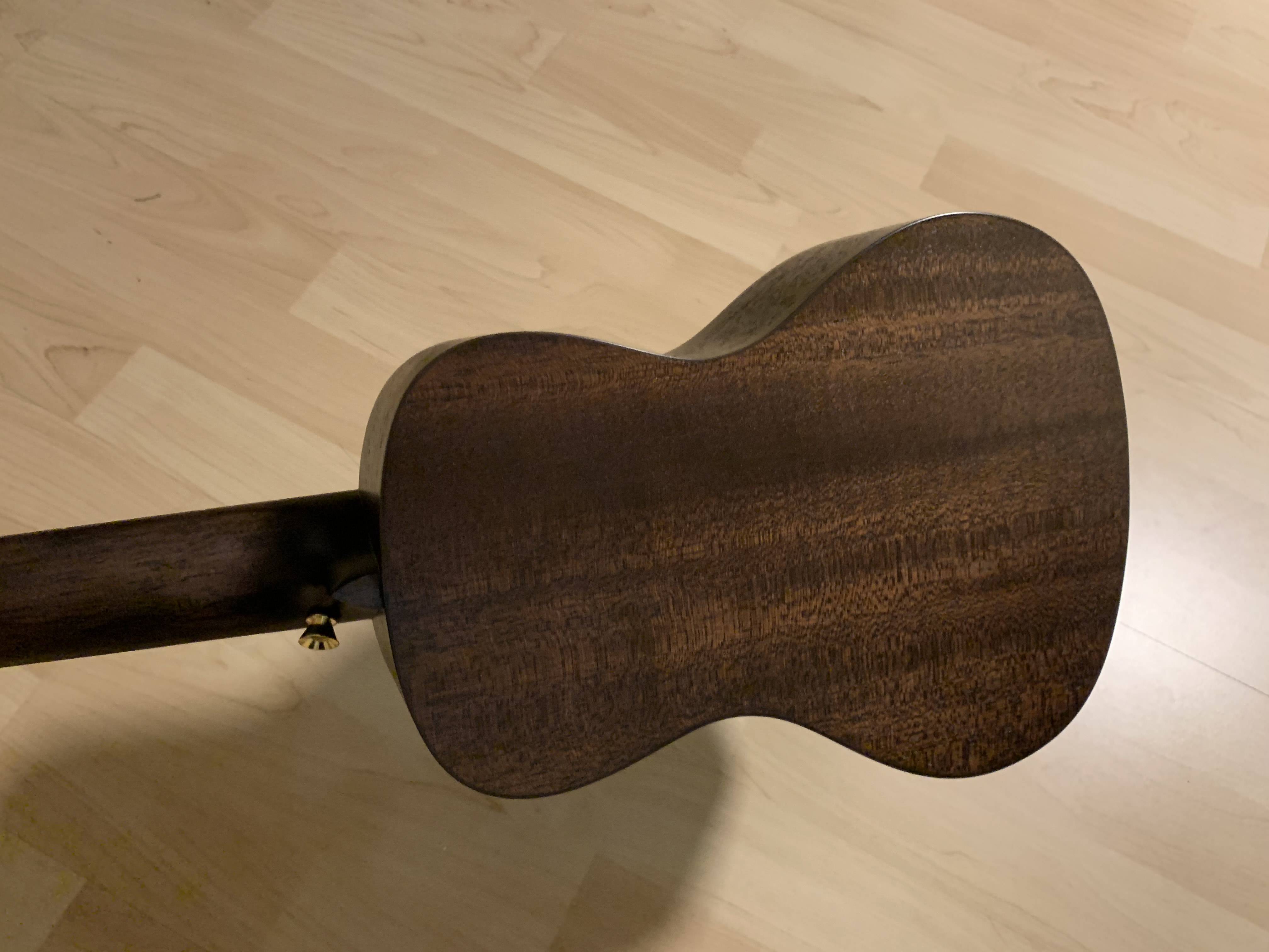 Konzert Ukulele Dunkles Mahagoni (screwed charocoal) mit Zubehör