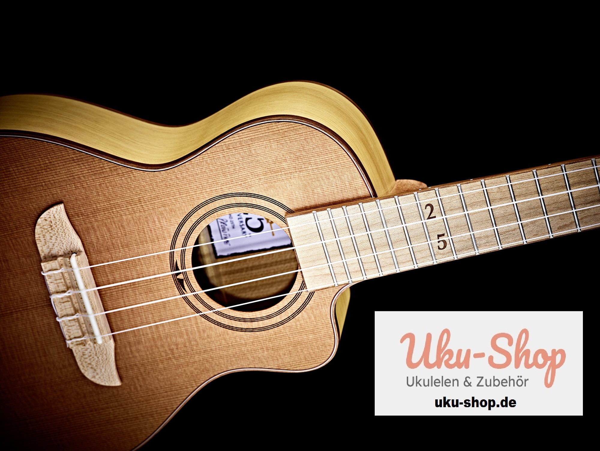 Ortega Konzert Ukulele UVP: 219.--Euro SP: 99.-- Euro mit Tonabnehmer + Gigbag