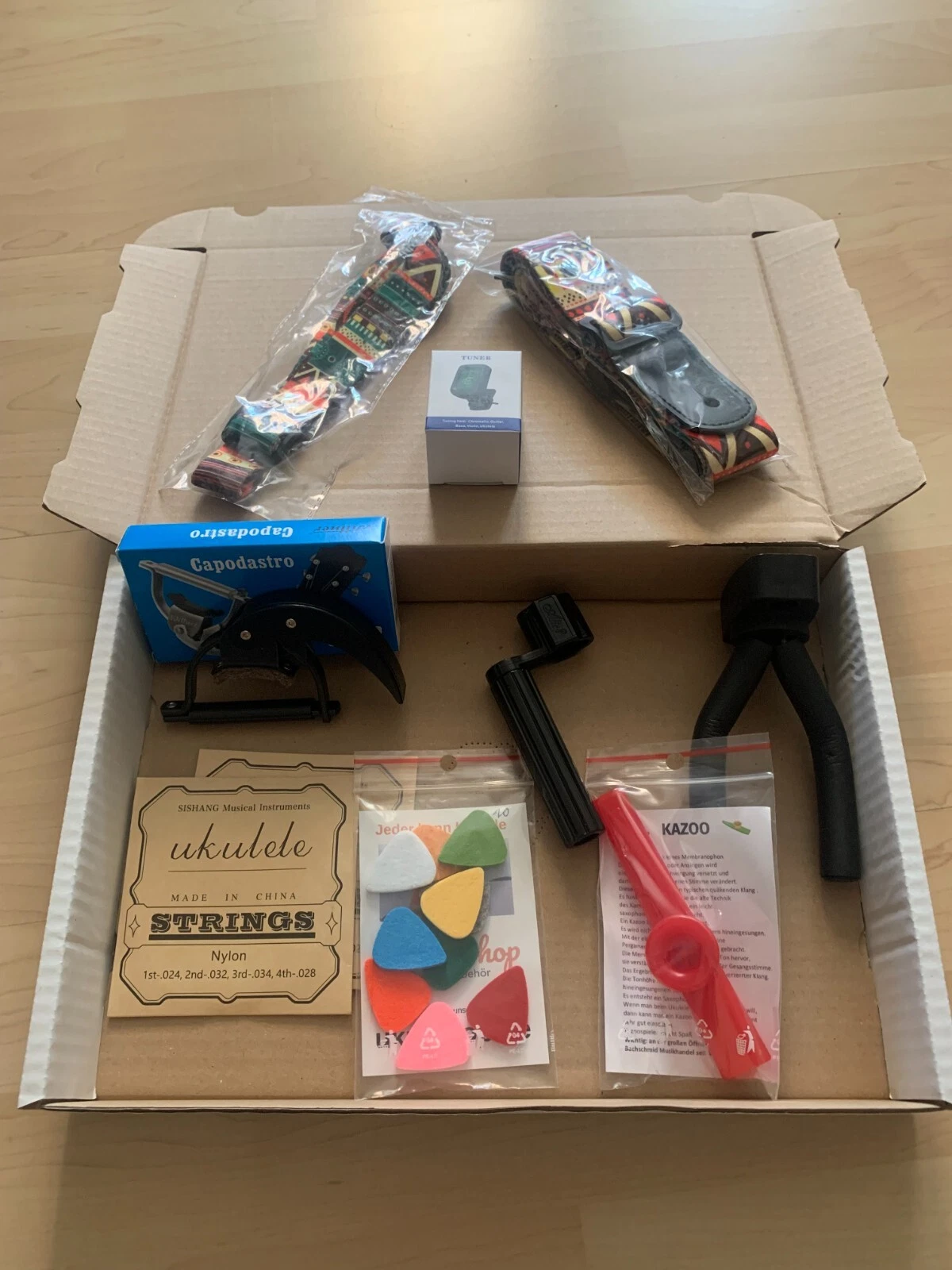 Ukulele  Zubehör Set - 10 Teile ***SONDERANGEBOT***