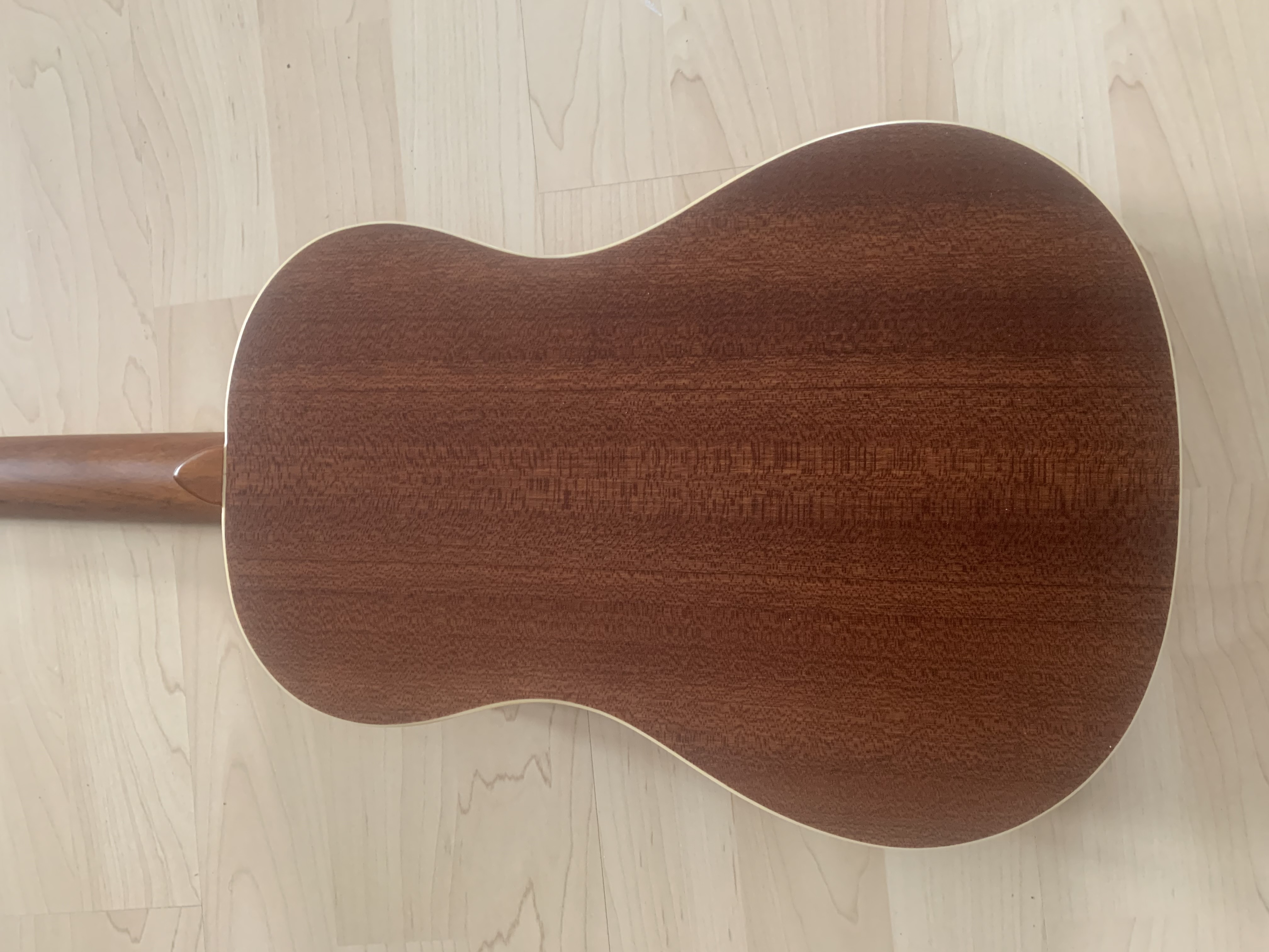 Moana Bariton Ukulele 30"  mit Premium Gigbag