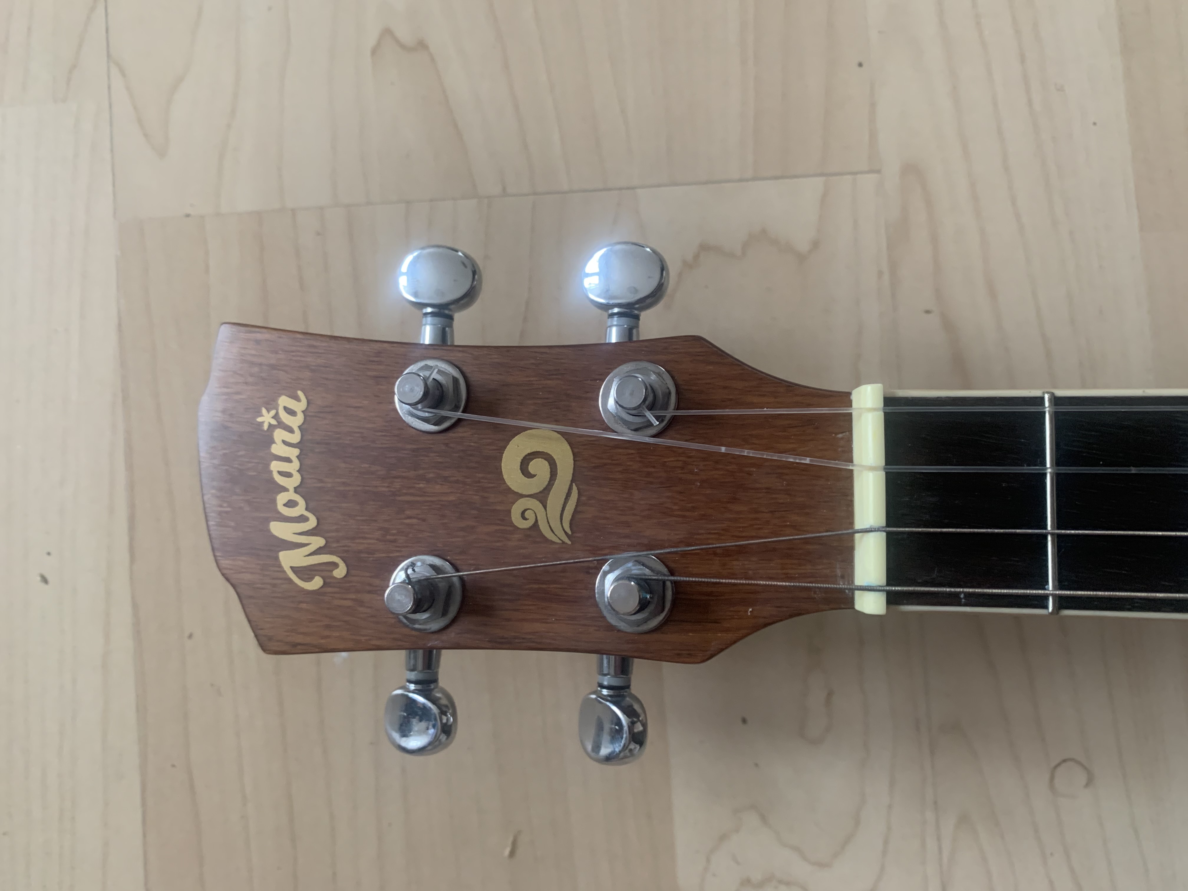 Moana Bariton Ukulele 30"  mit Premium Gigbag