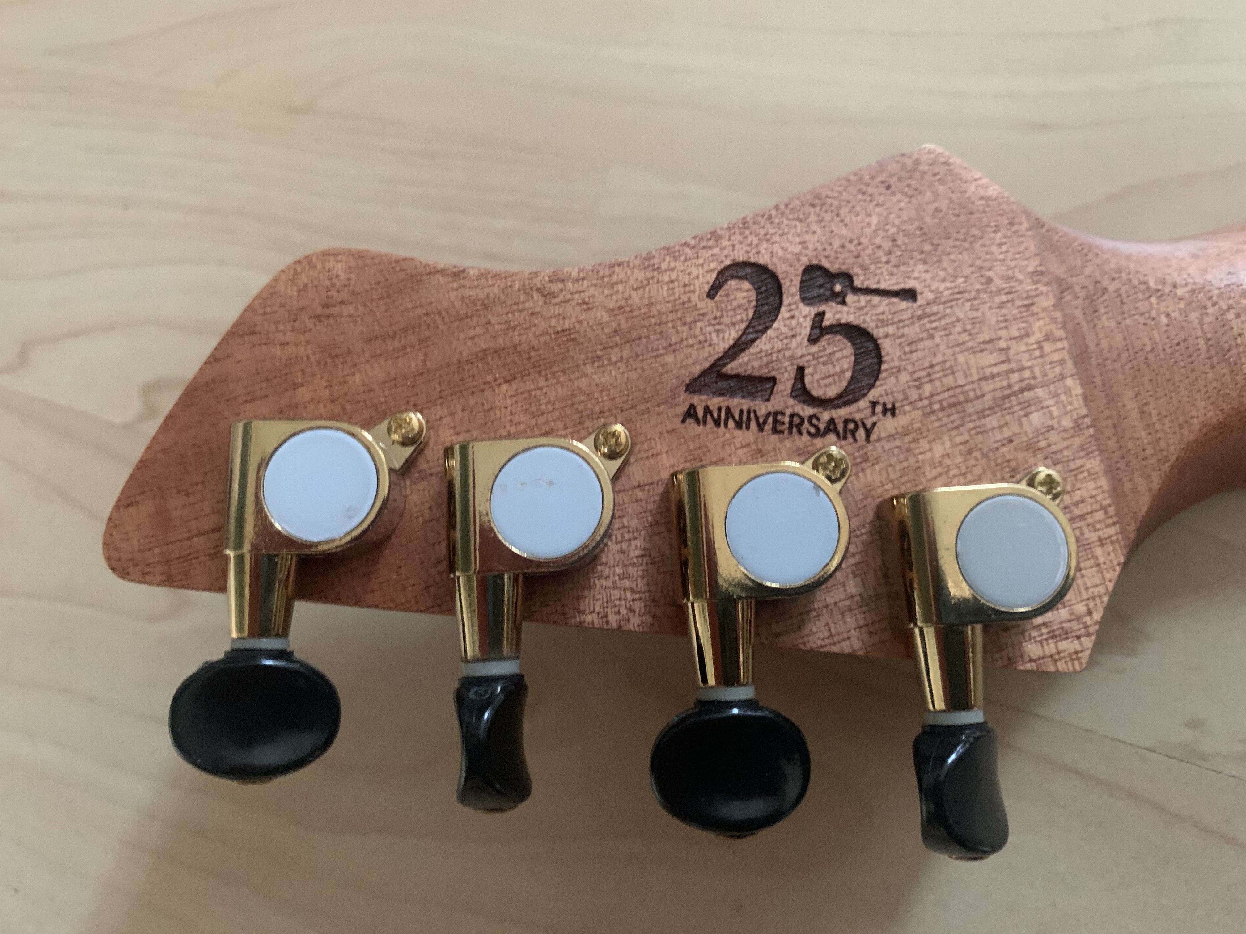Ortega Konzert Ukulele UVP: 219.--Euro SP: 99.-- Euro mit Tonabnehmer + Gigbag