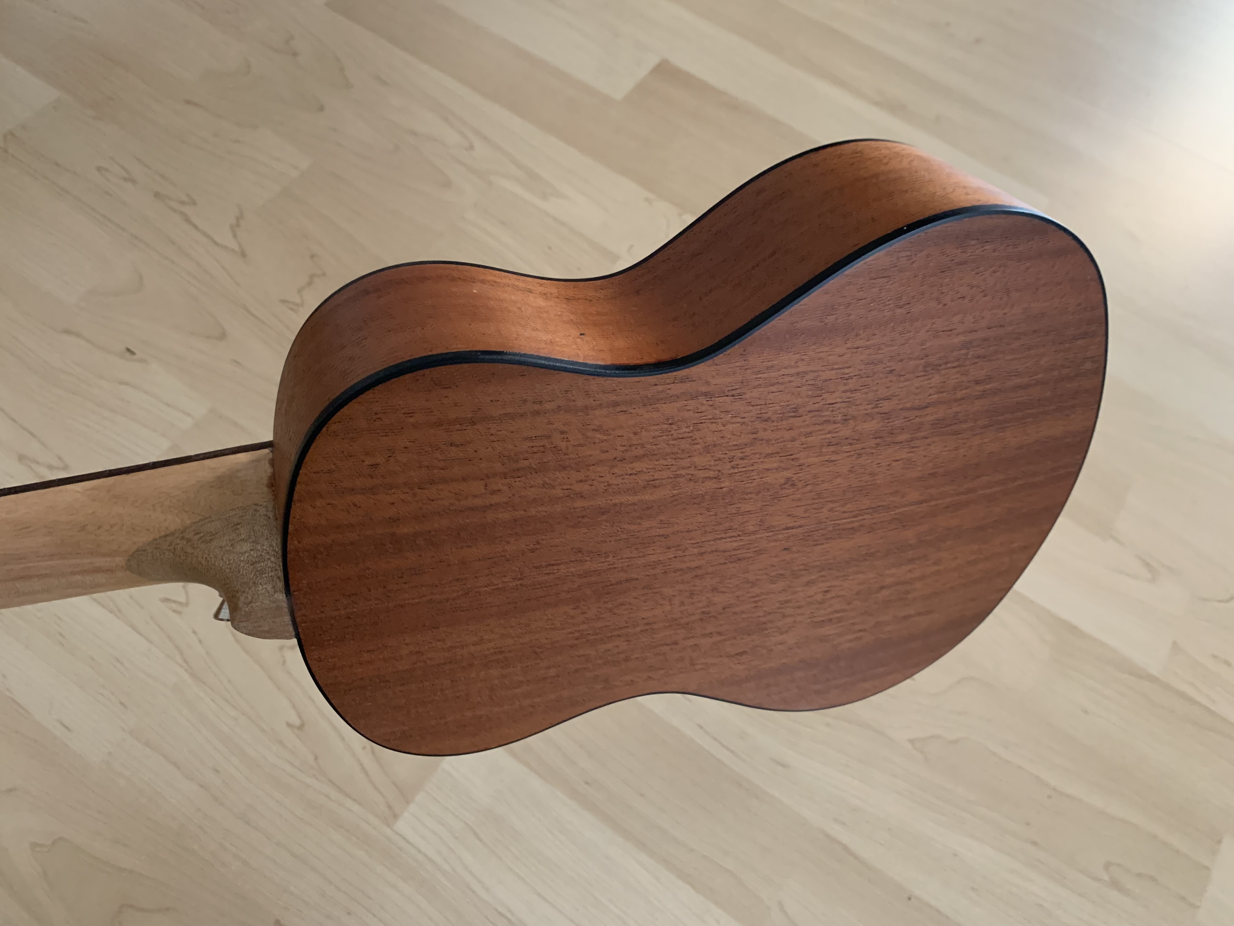Tenor Ukulele 26" Fichten Decke - Mahagoni Zarge  + Zubehör