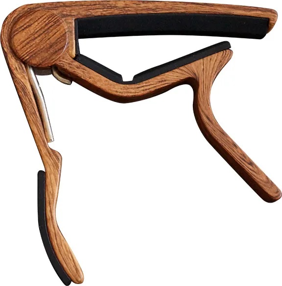 Kapodaster für Ukulele - Holzfarbe mit Plektren Kapodaster für Ukulele - Holzfarbe mit Plektren