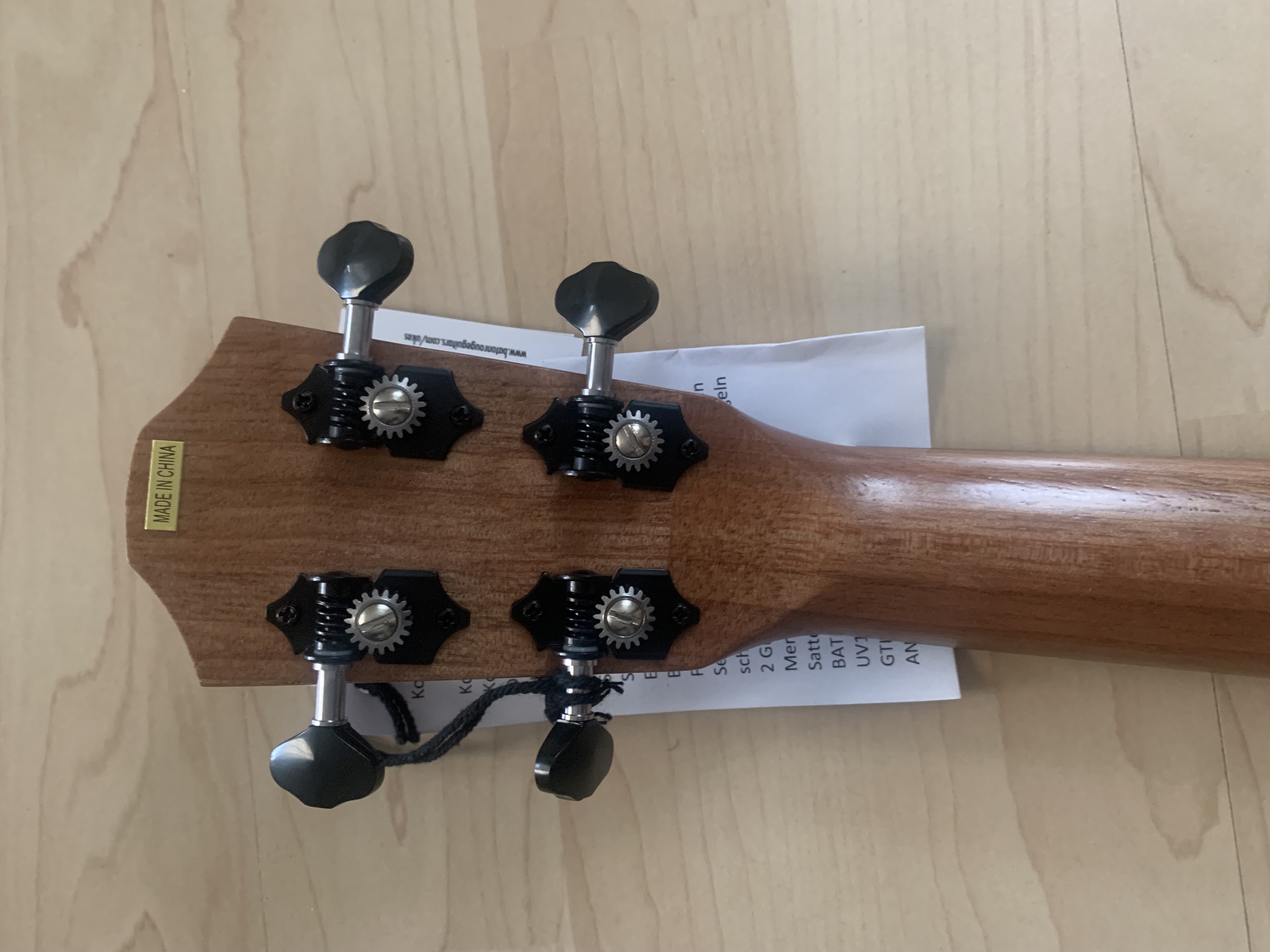 Konzert Ukulele Mahagoni mit Zubehör zum Sonderpreis