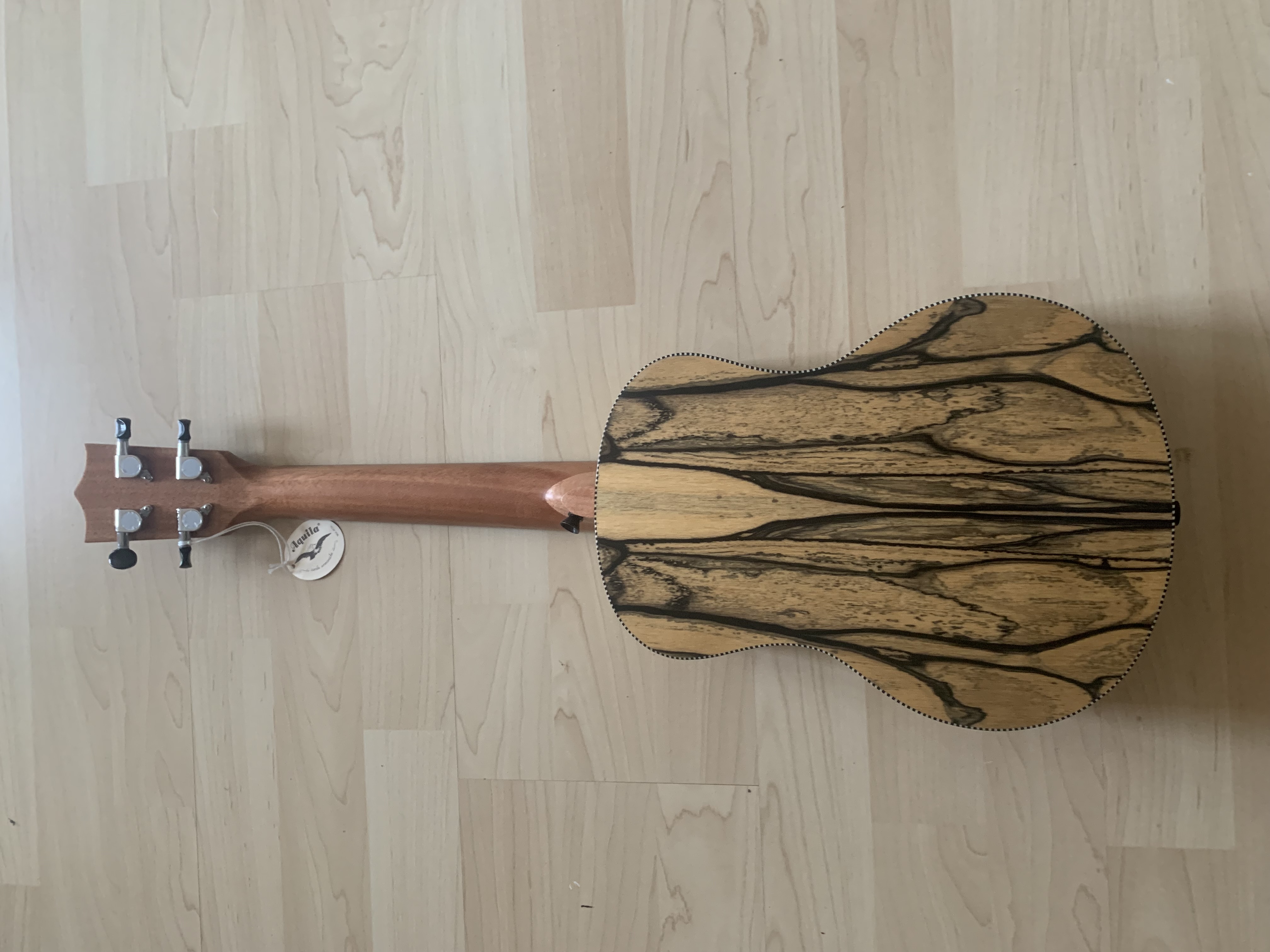 Tenor Ukulele 26“ aus schwarz weißem Ebenholz
