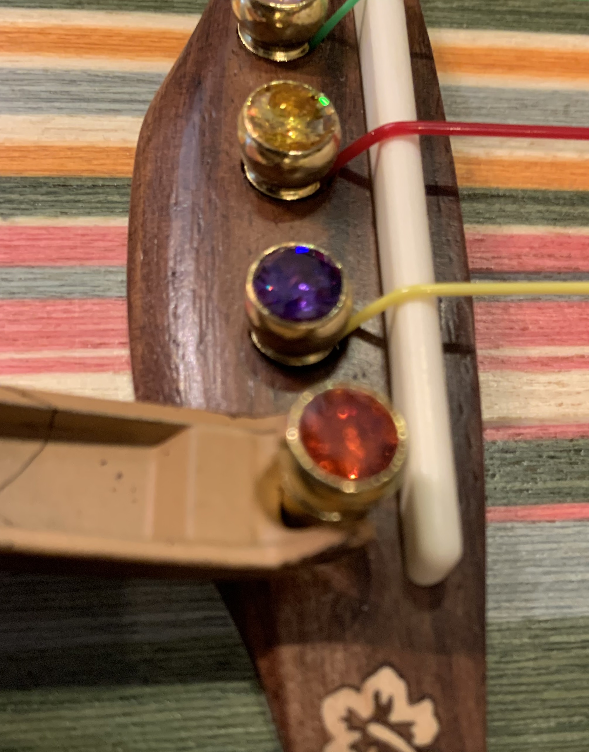 Kapodaster aus Zink - Holzmaserung - Dunkel