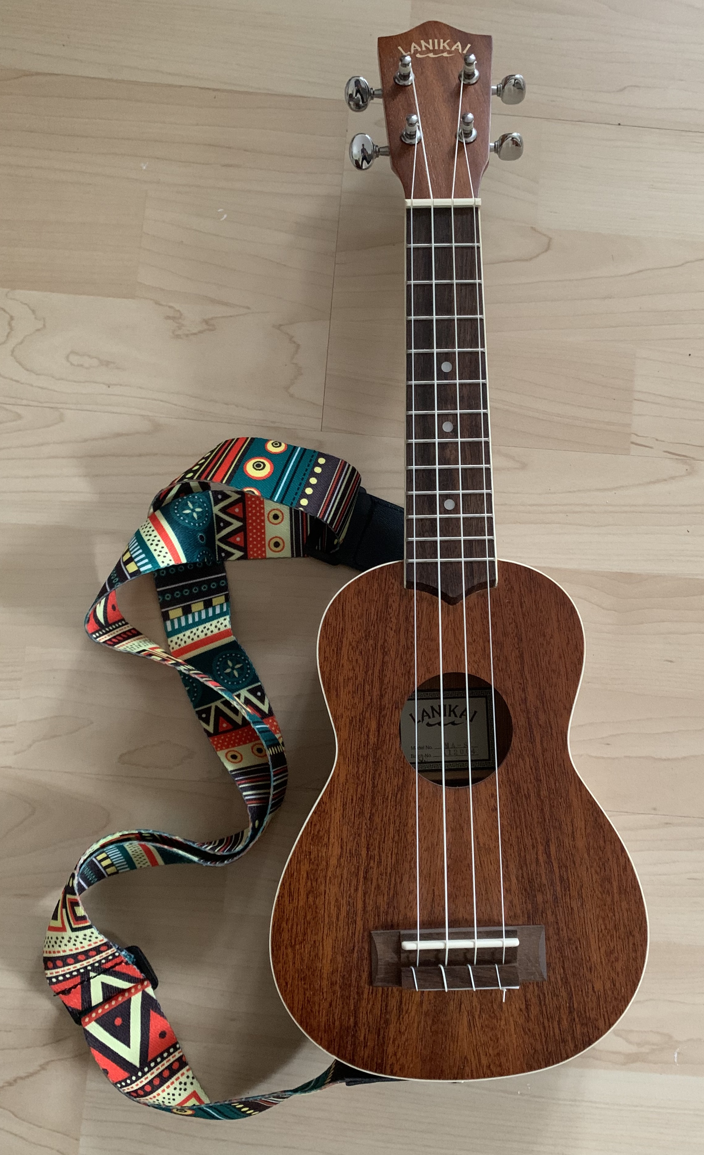 Lanikai Sopran Ukulele 21" mit Luxus-Koffer + Umhängegurt