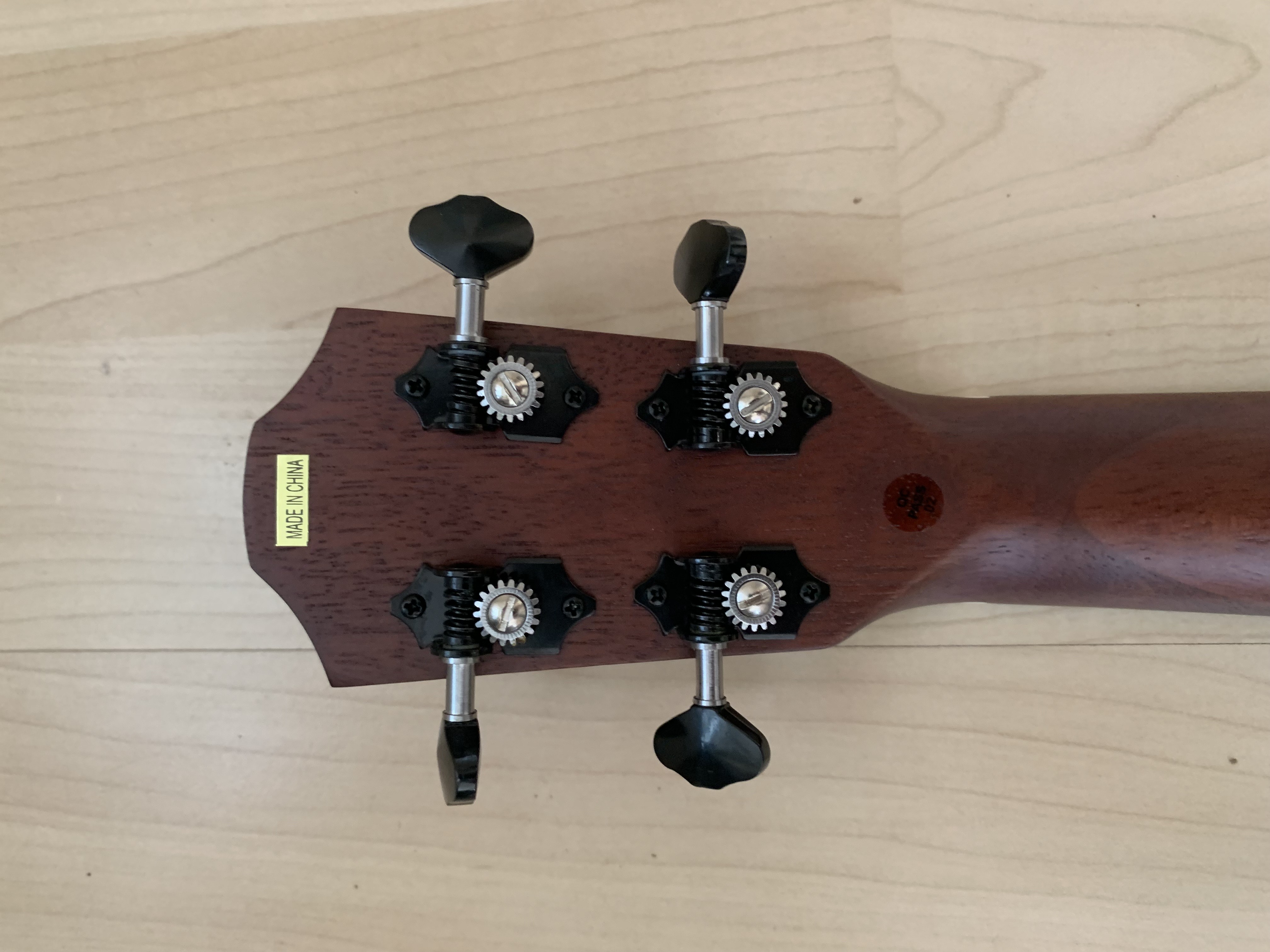 Baton Rouge Tenor Ukulele - screwed crimson  zum Sonderpreis