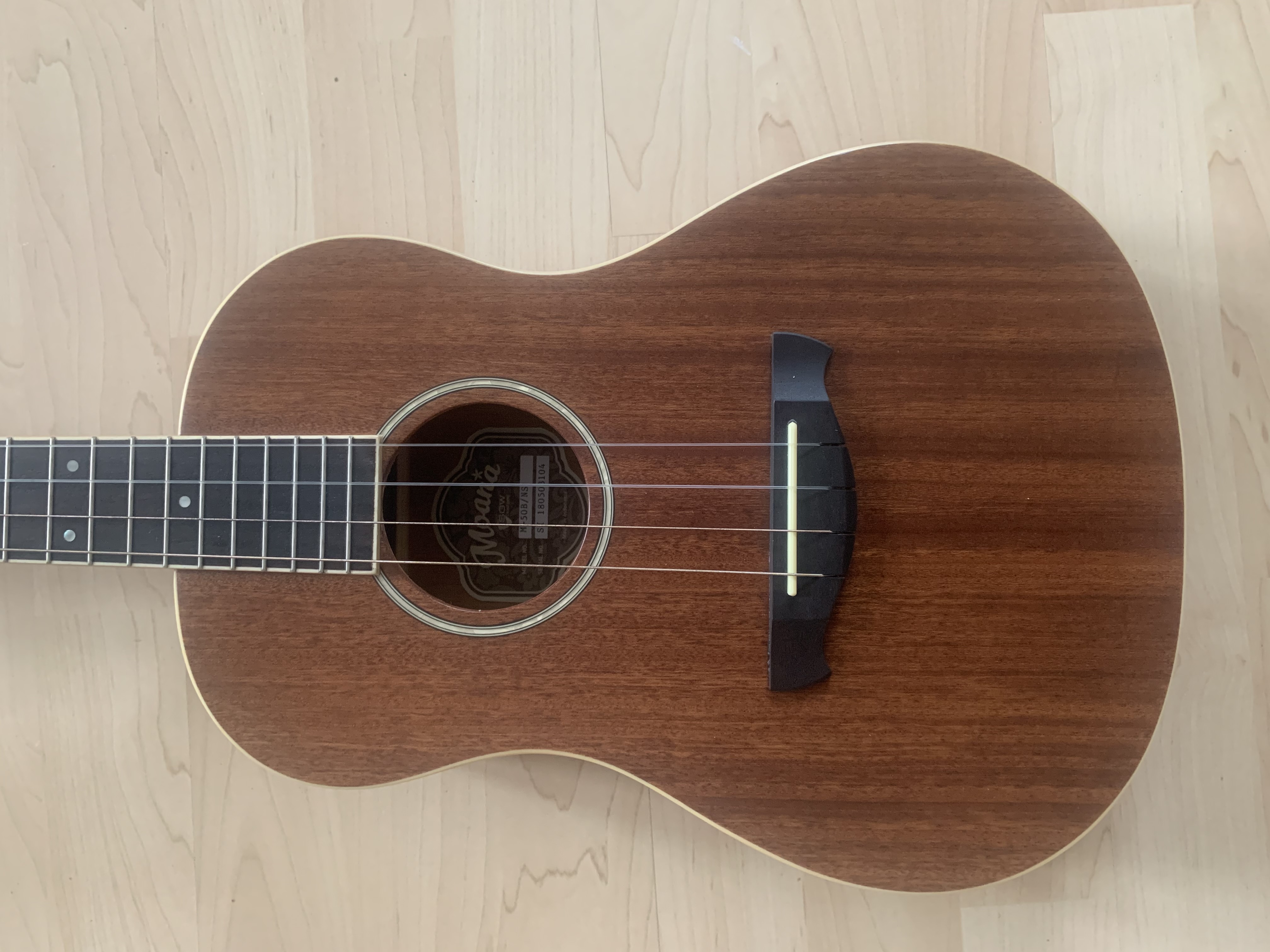 Moana Bariton Ukulele 30"  mit Premium Gigbag