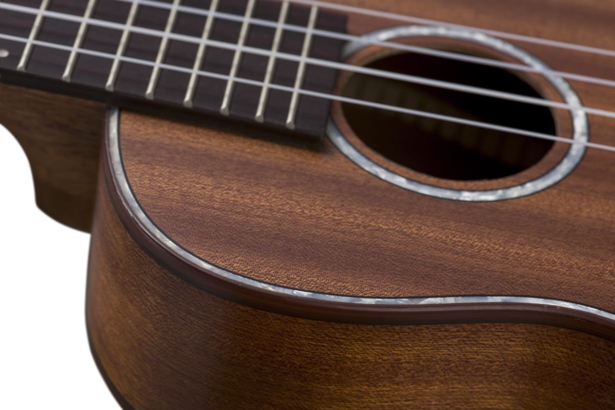 Konzert Ukulele Mahagoni mit Zubehör zum Sonderpreis