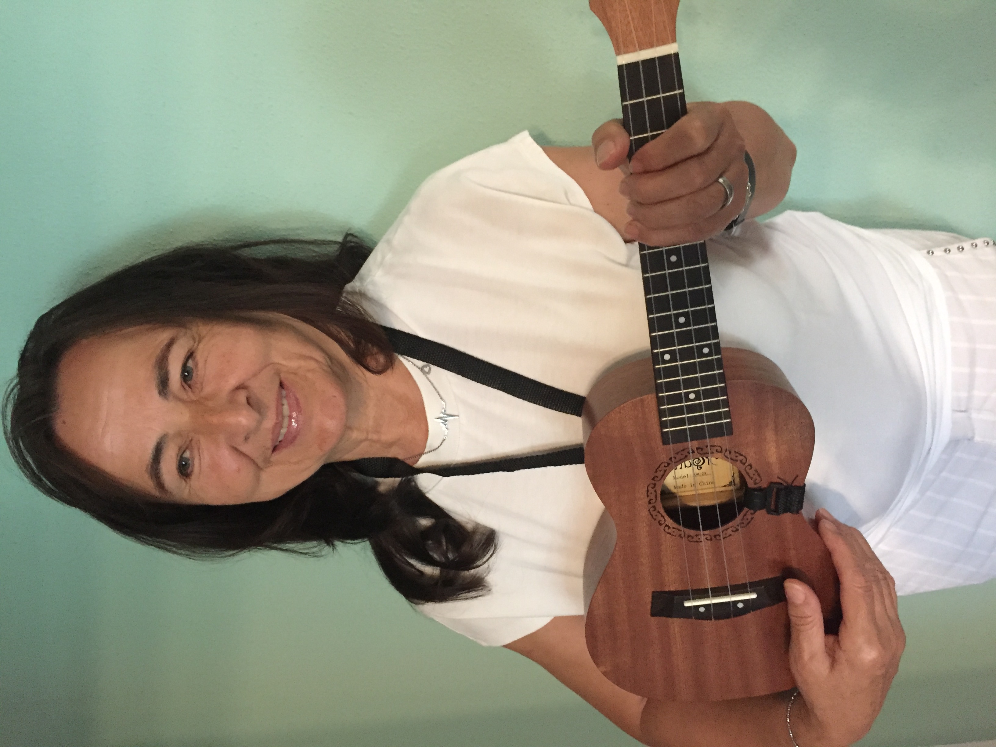 Ukulele Gurt schwarz - zum Einhängen am Schallloch