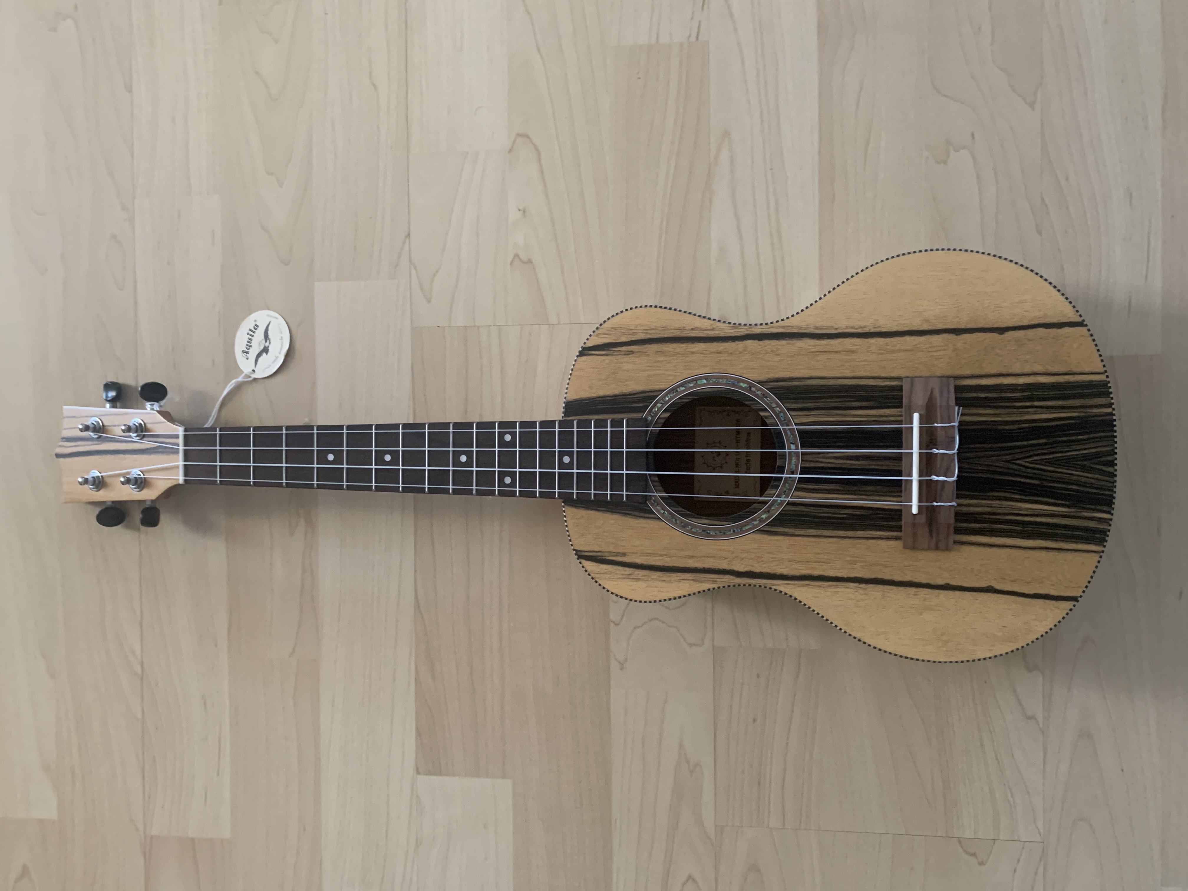 Tenor Ukulele 26" aus schwarz-weißem Ebenholz zum Sonderpreis