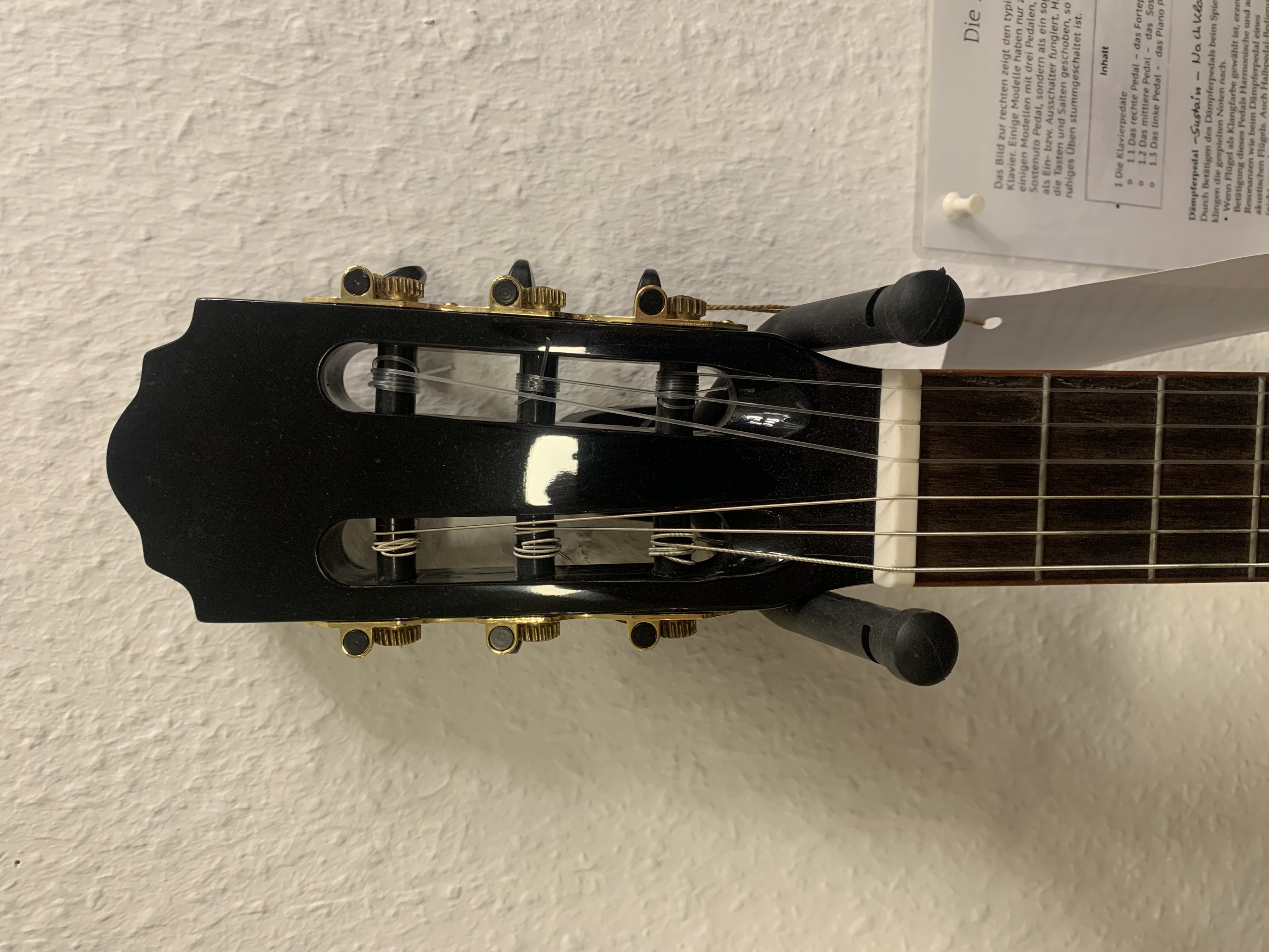 Wandhalter für Ukulele und Gitarren - Universal verstellbar