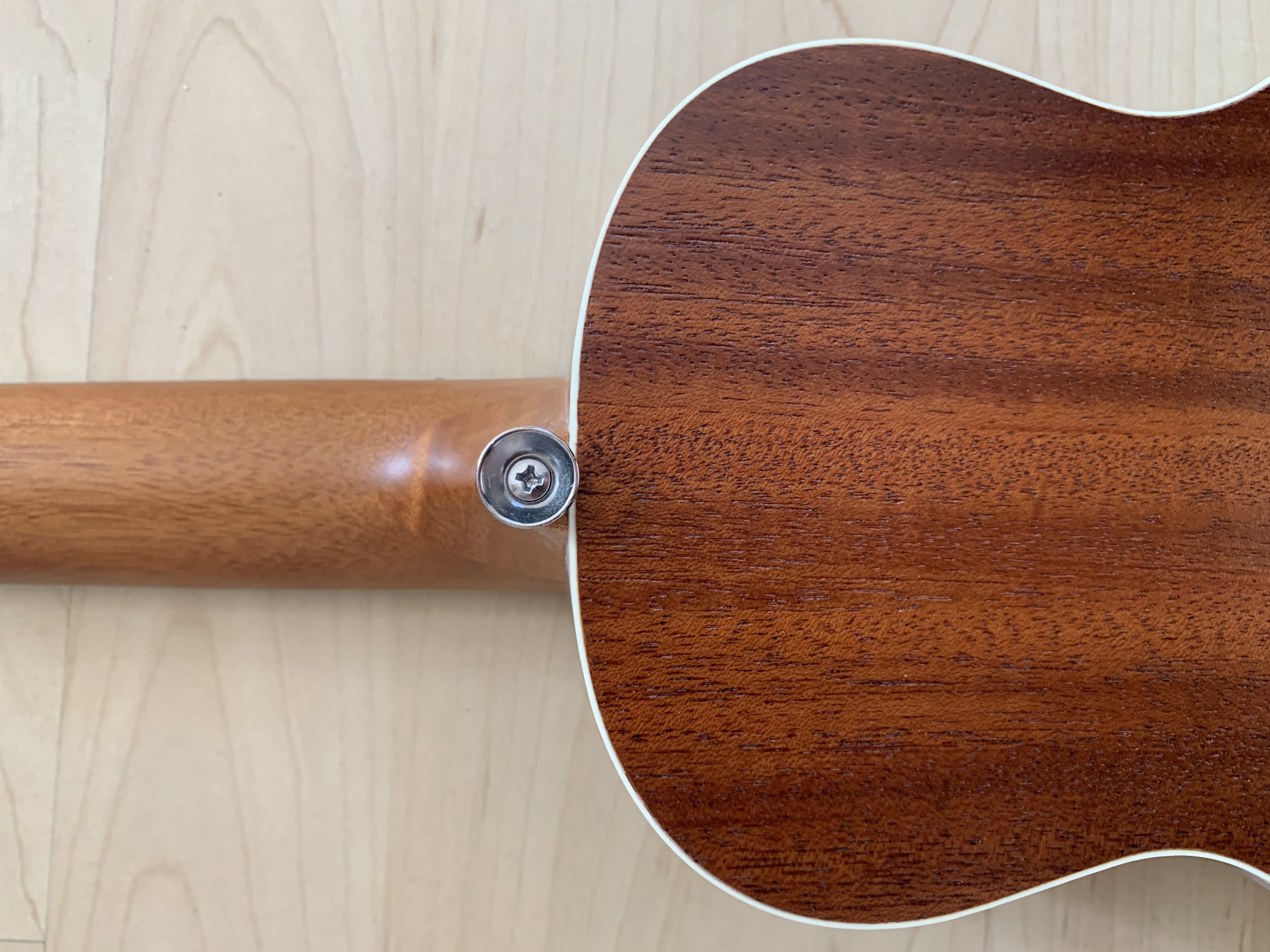 Lanikai Sopran Ukulele 21" mit Luxus-Koffer + Umhängegurt