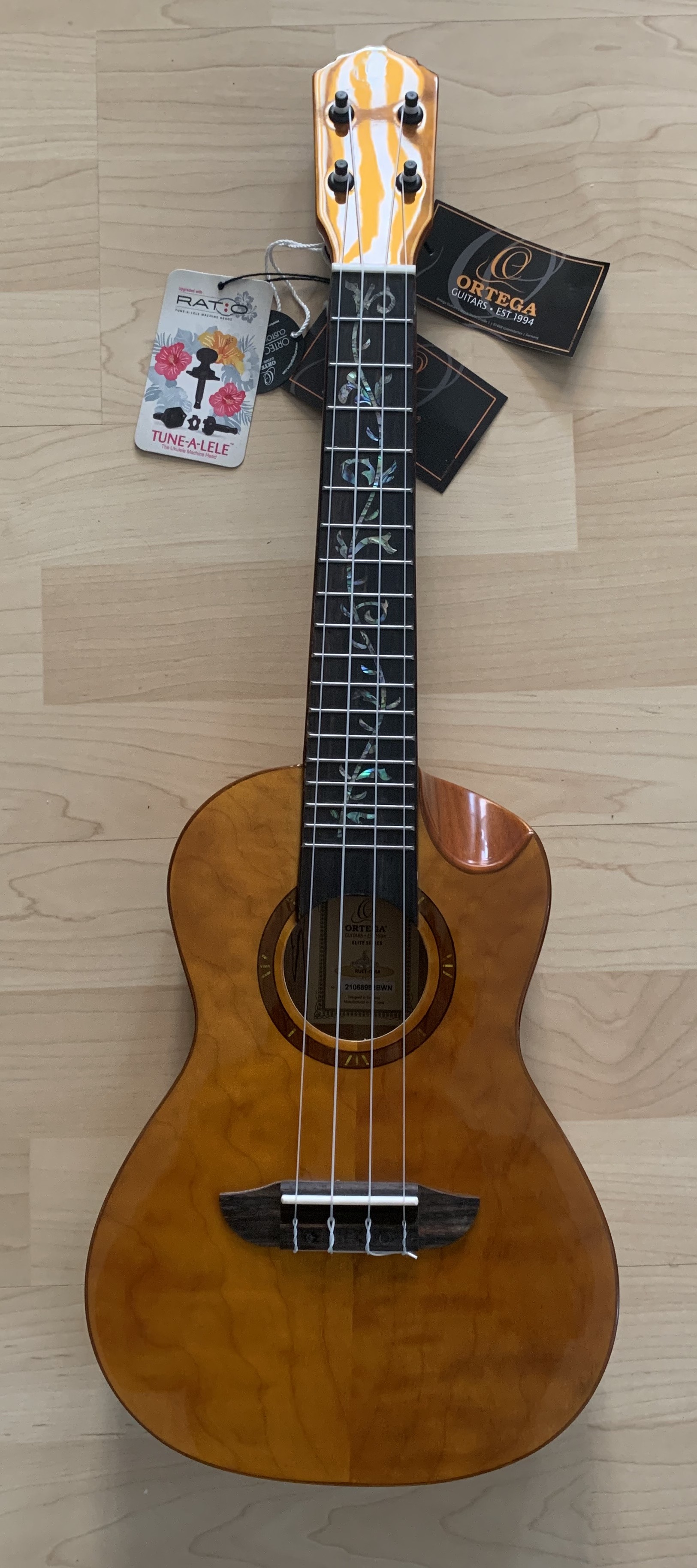 Ortega Elite Konzert Ukulele Wölkchenahorn mit Tonabnehmer + Elite Gig Bag Ortega Elite Konzert Ukulele Wölkchenahorn mit Tonabnehmer + Elite Gig Bag