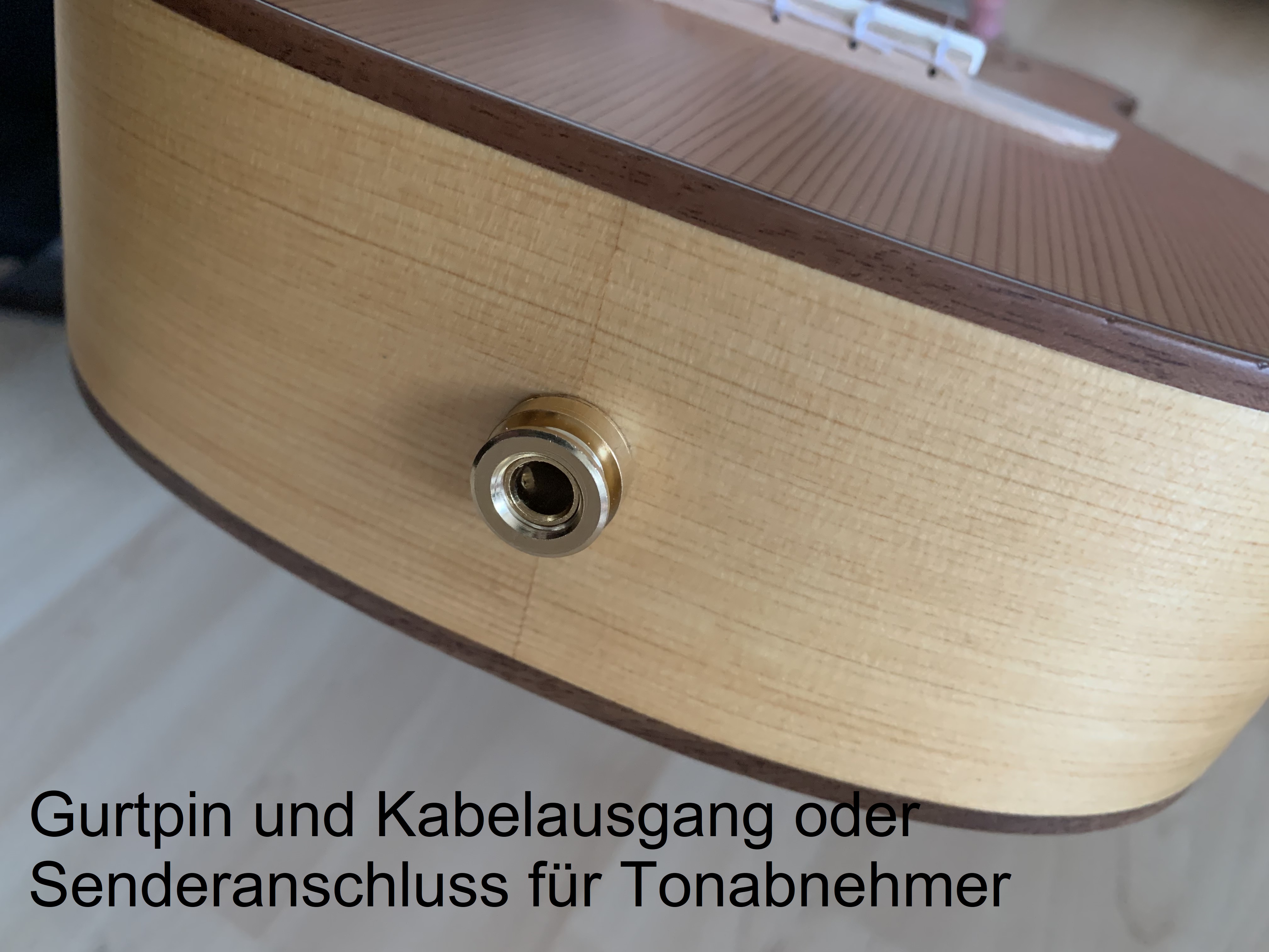 Ortega Konzert Ukulele UVP: 219.--Euro SP: 99.-- Euro mit Tonabnehmer + Gigbag