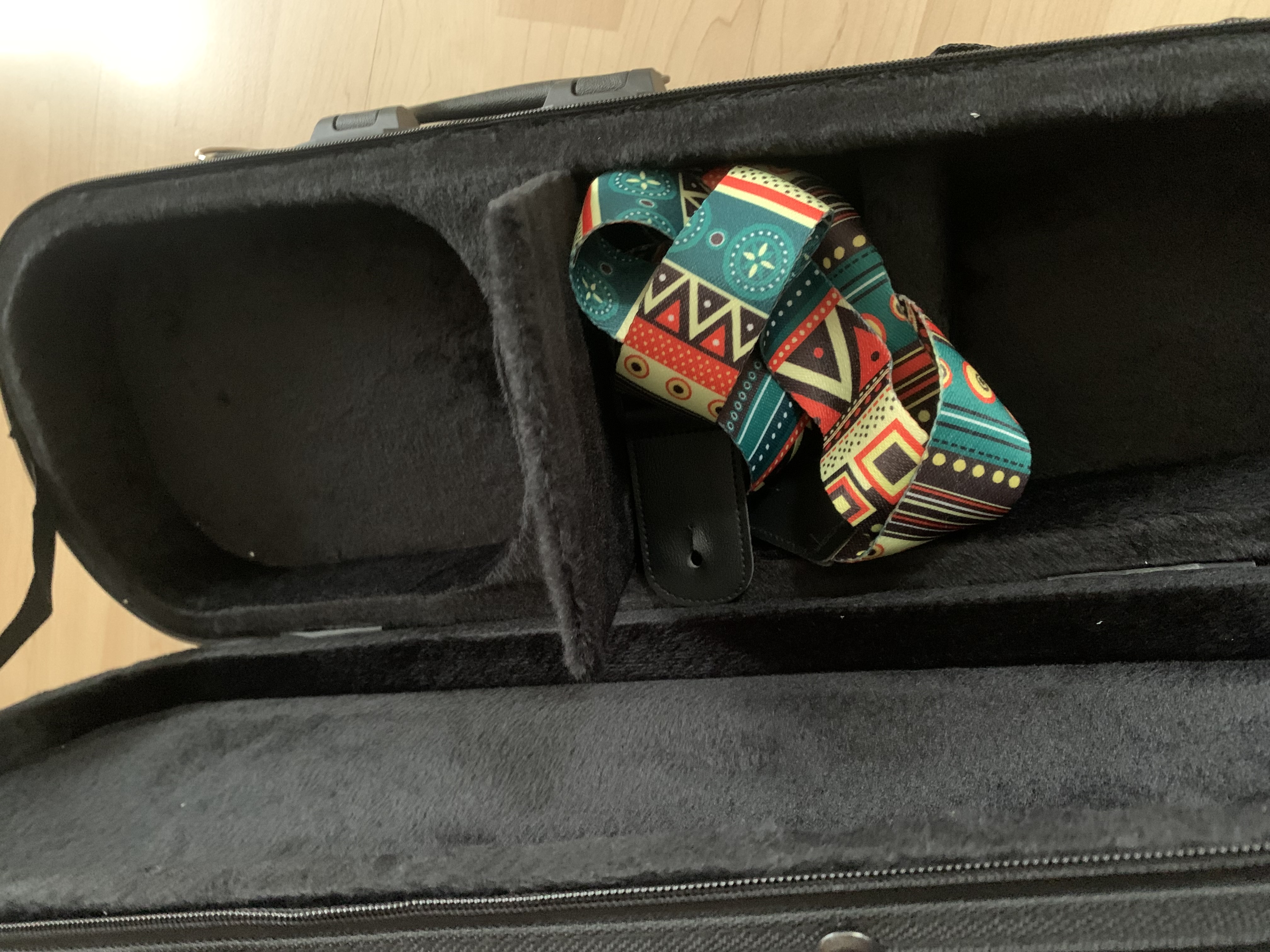 Lanikai Sopran Ukulele 21" mit Luxus-Koffer + Umhängegurt