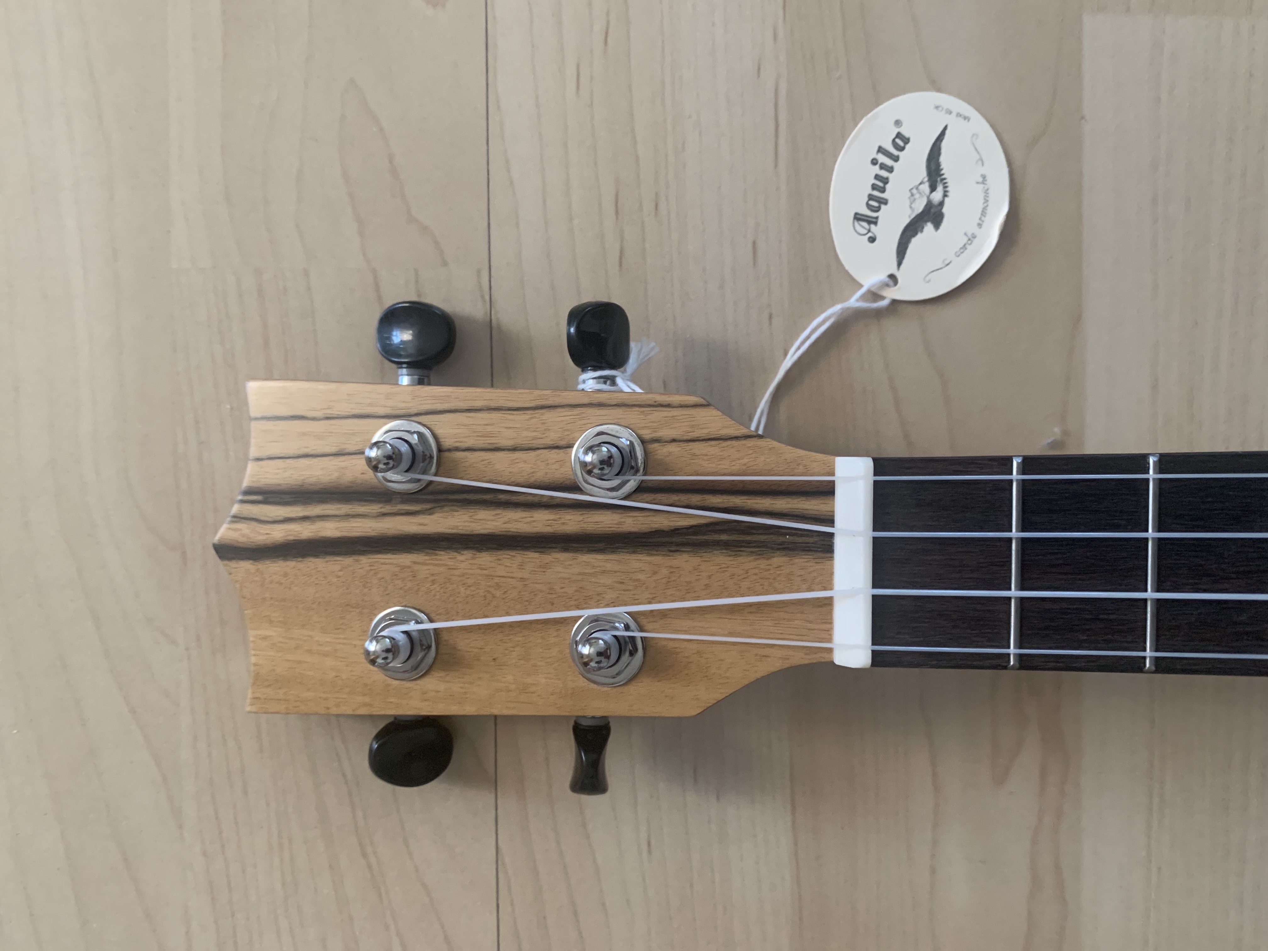 Tenor Ukulele 26" aus schwarz-weißem Ebenholz zum Sonderpreis