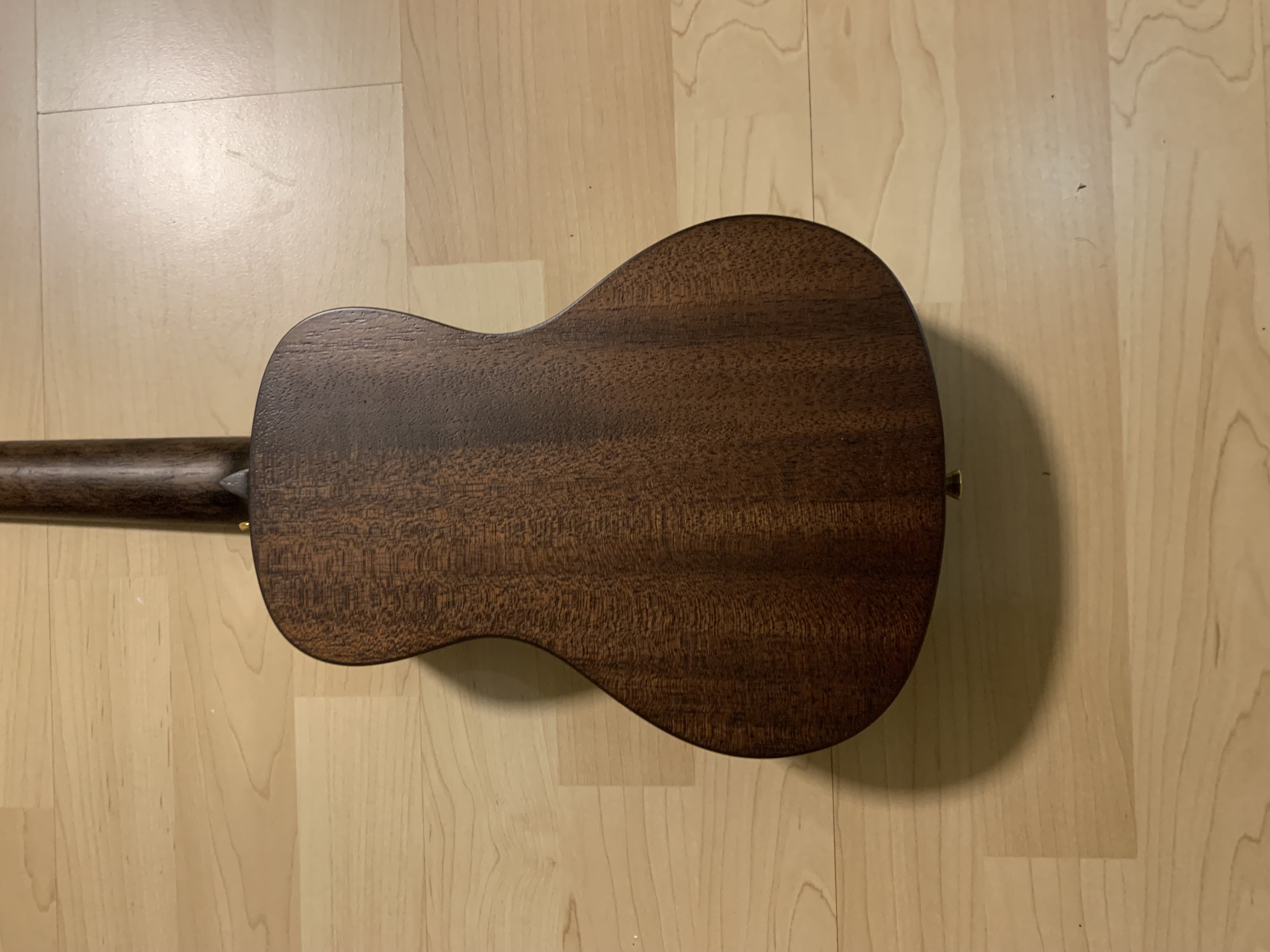 Konzert Ukulele Dunkles Mahagoni (screwed charocoal) mit Zubehör