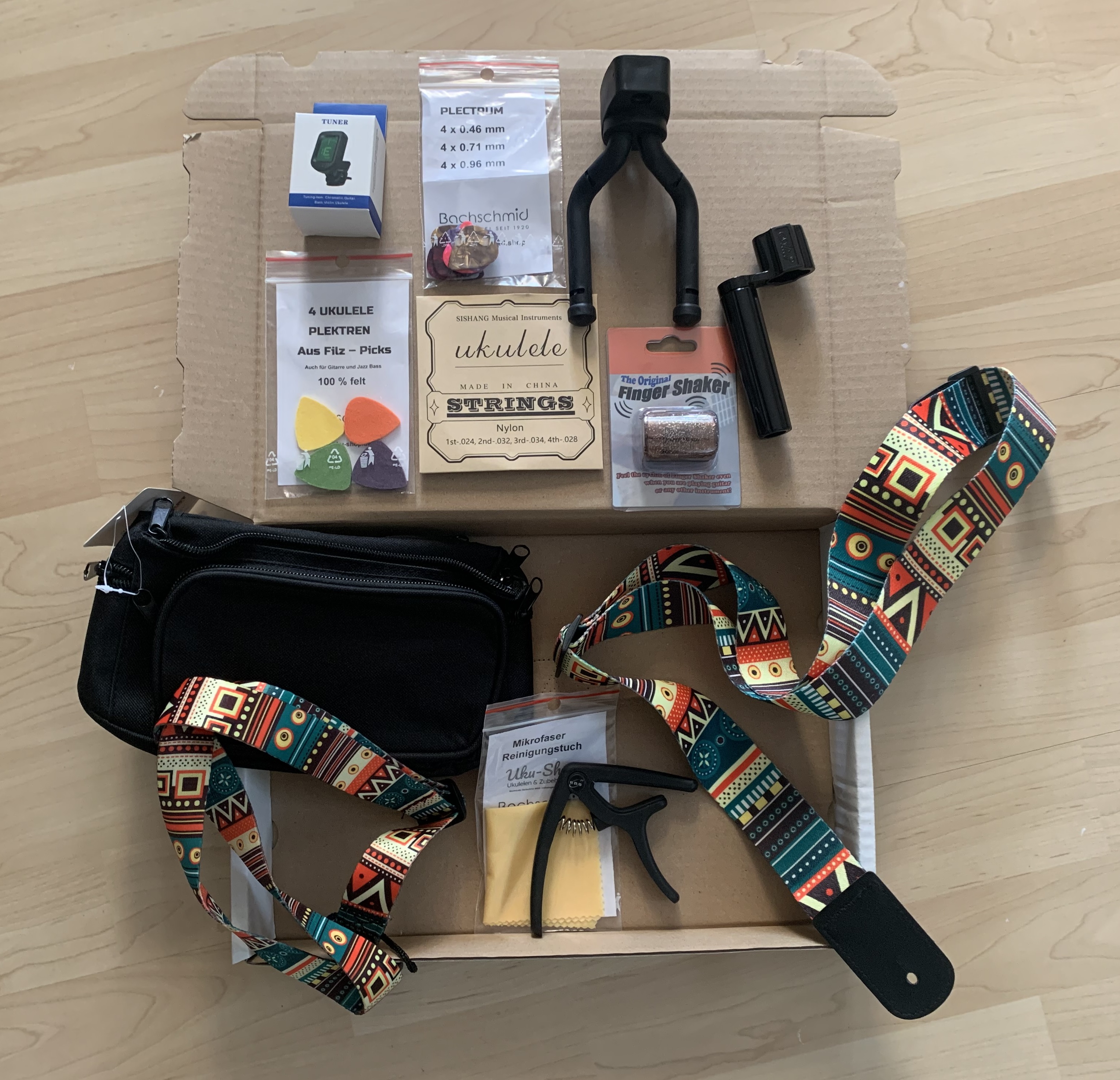 Bauchtasche und Ukulelen Zubehör komplett 12 Teile