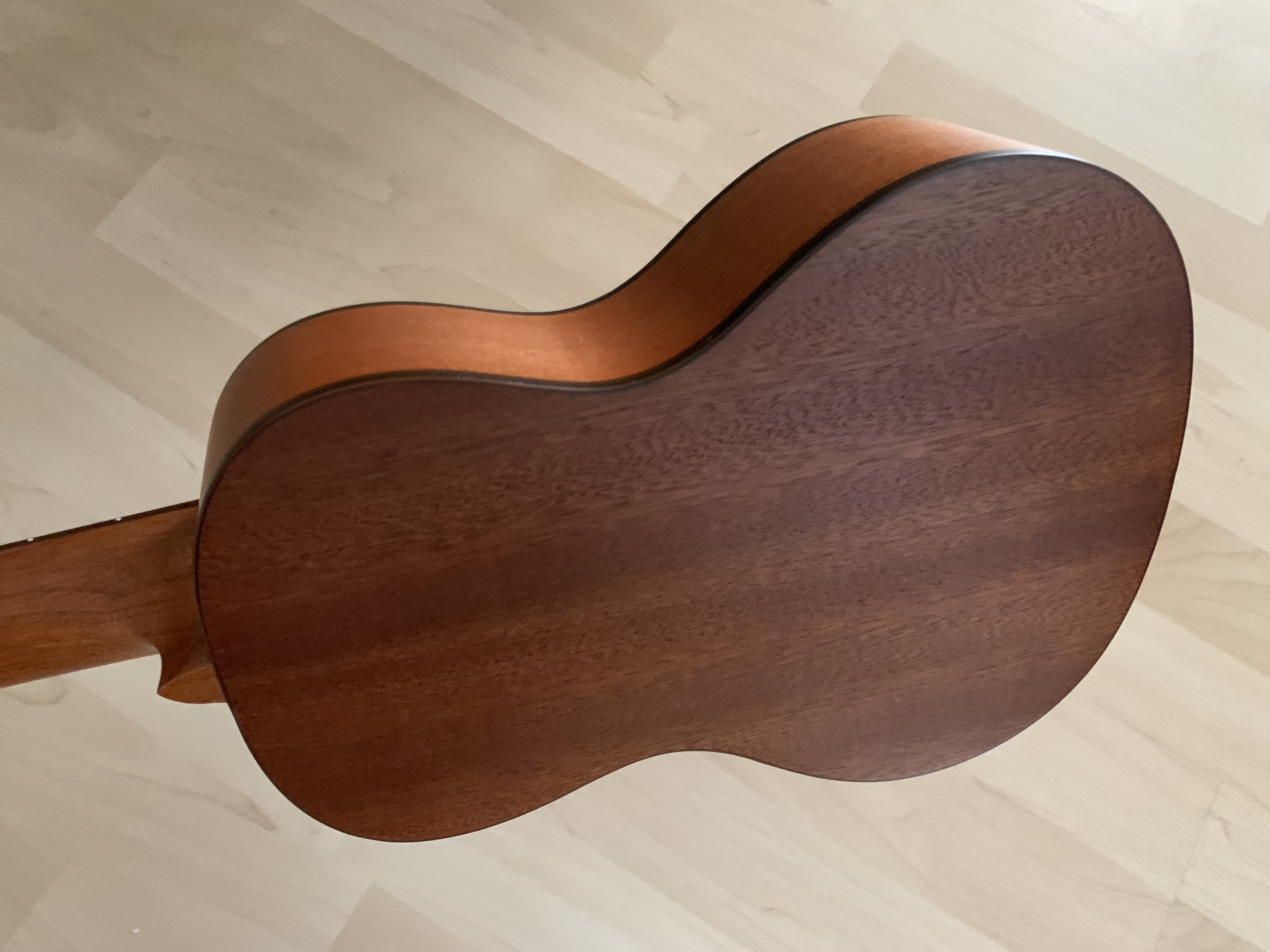 Konzert Ukulele mit massiver Sitka Fichtendecke