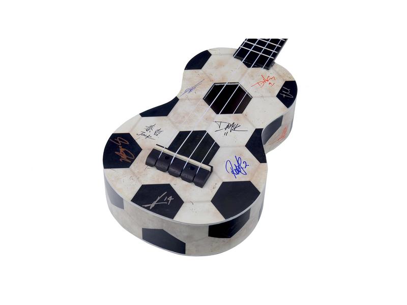 Mahalo Sopran Fußball Ukulele