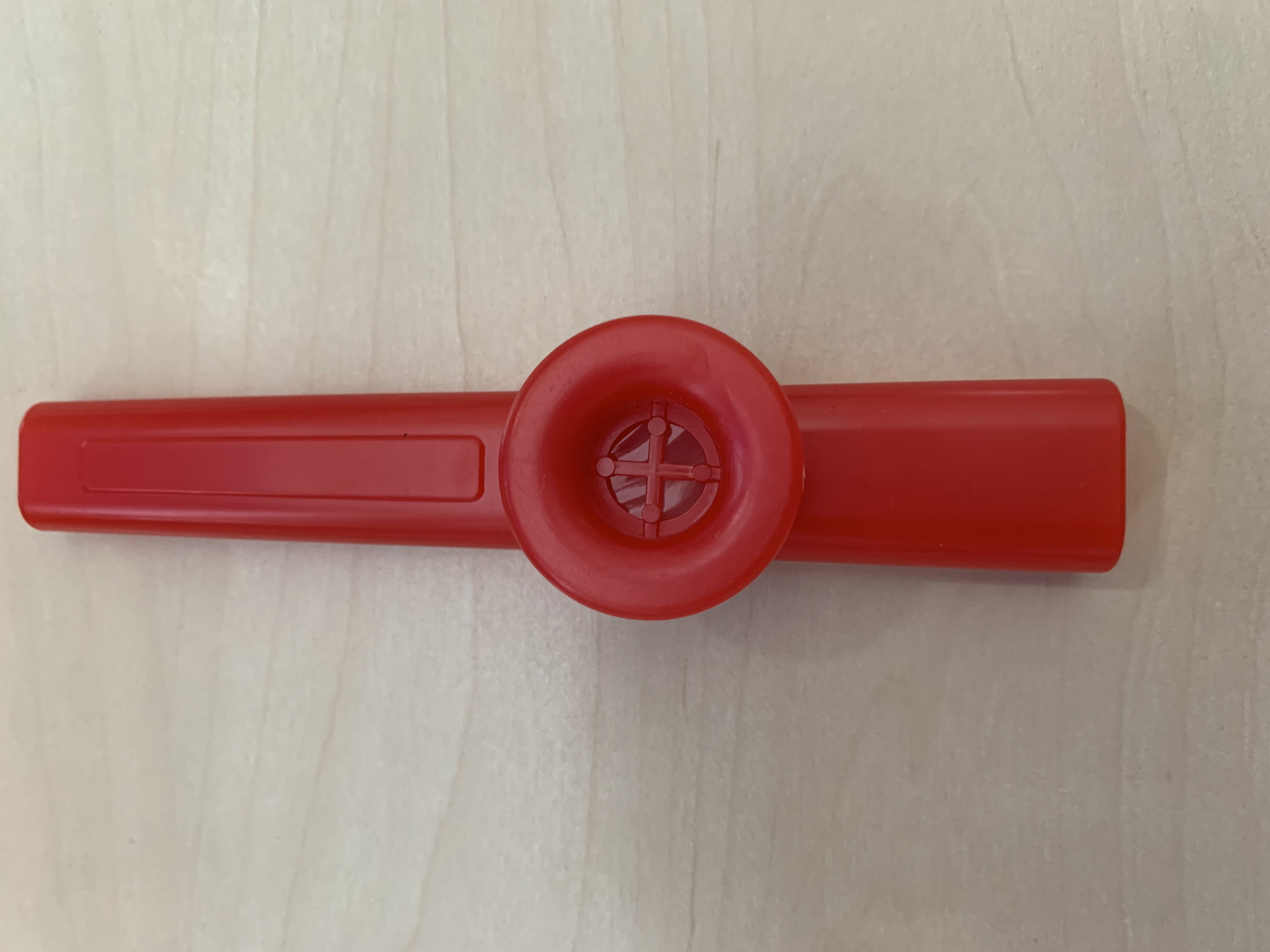 5 x Kazoo aus Kunststoff in: Grün-Gelb-Rot-Blau-Lila