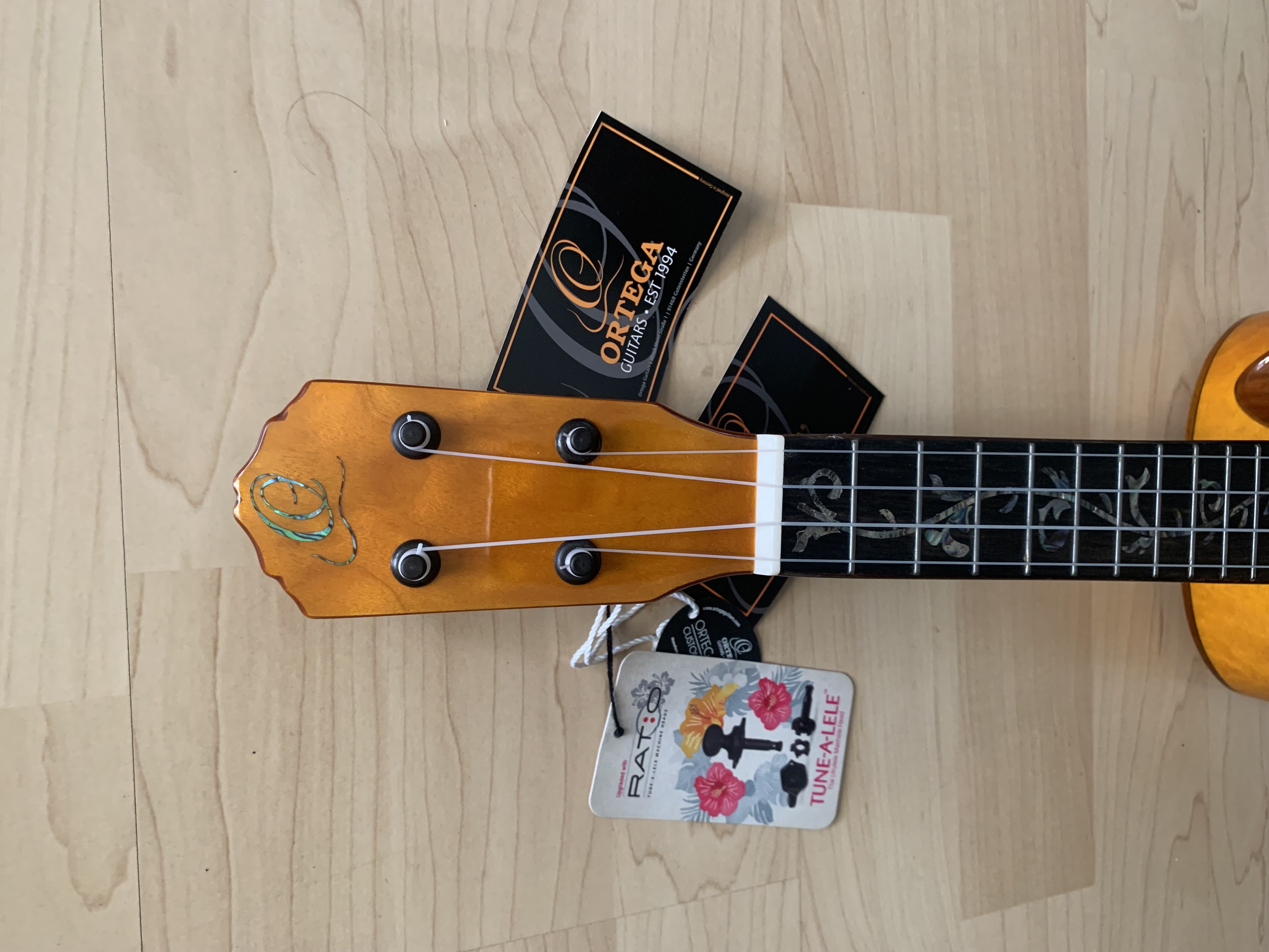 Ortega Elite Konzert Ukulele Wölkchenahorn mit Tonabnehmer + Elite Gig Bag Ortega Elite Konzert Ukulele Wölkchenahorn mit Tonabnehmer + Elite Gig Bag