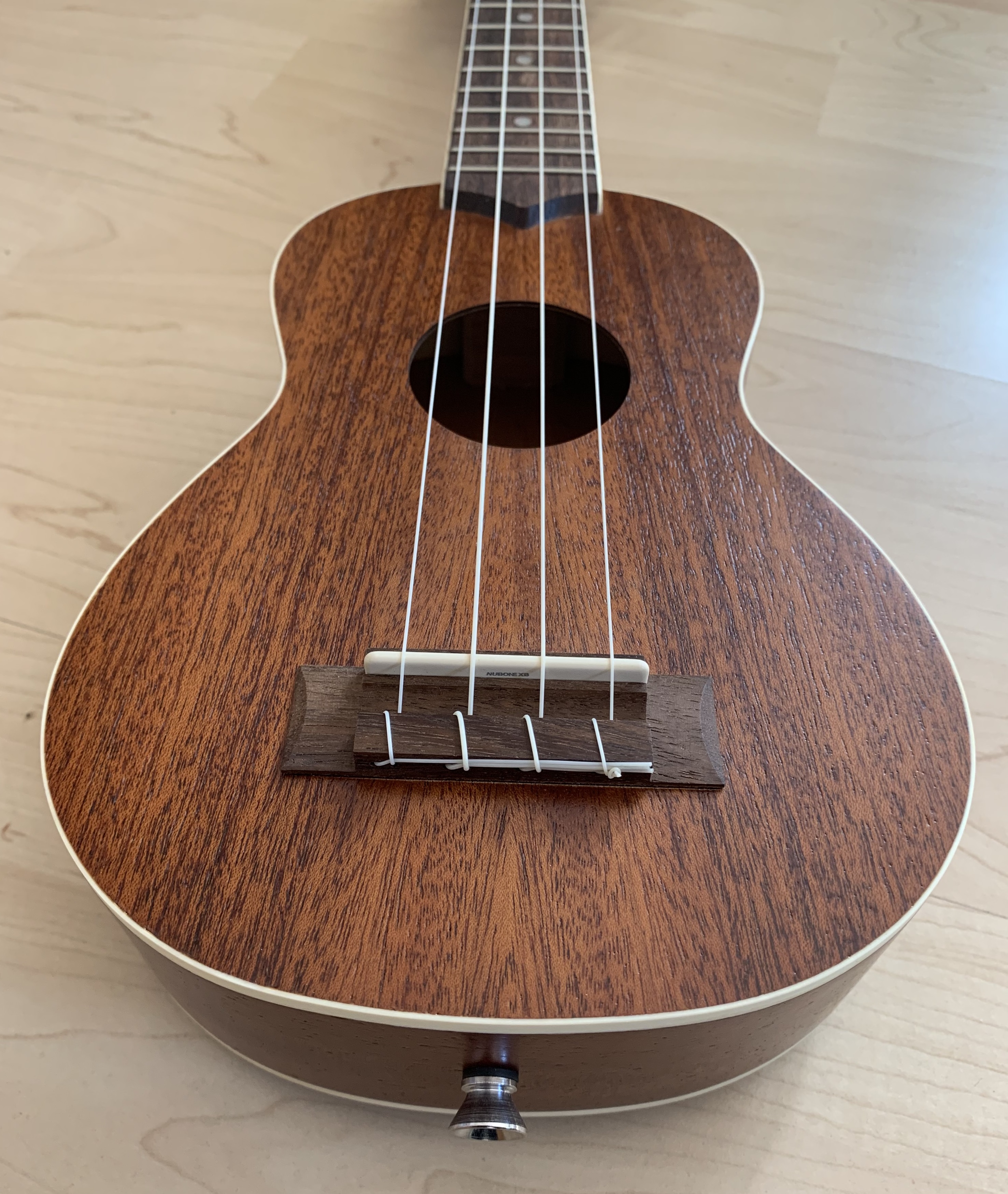 Lanikai Sopran Ukulele 21" mit Luxus-Koffer + Umhängegurt