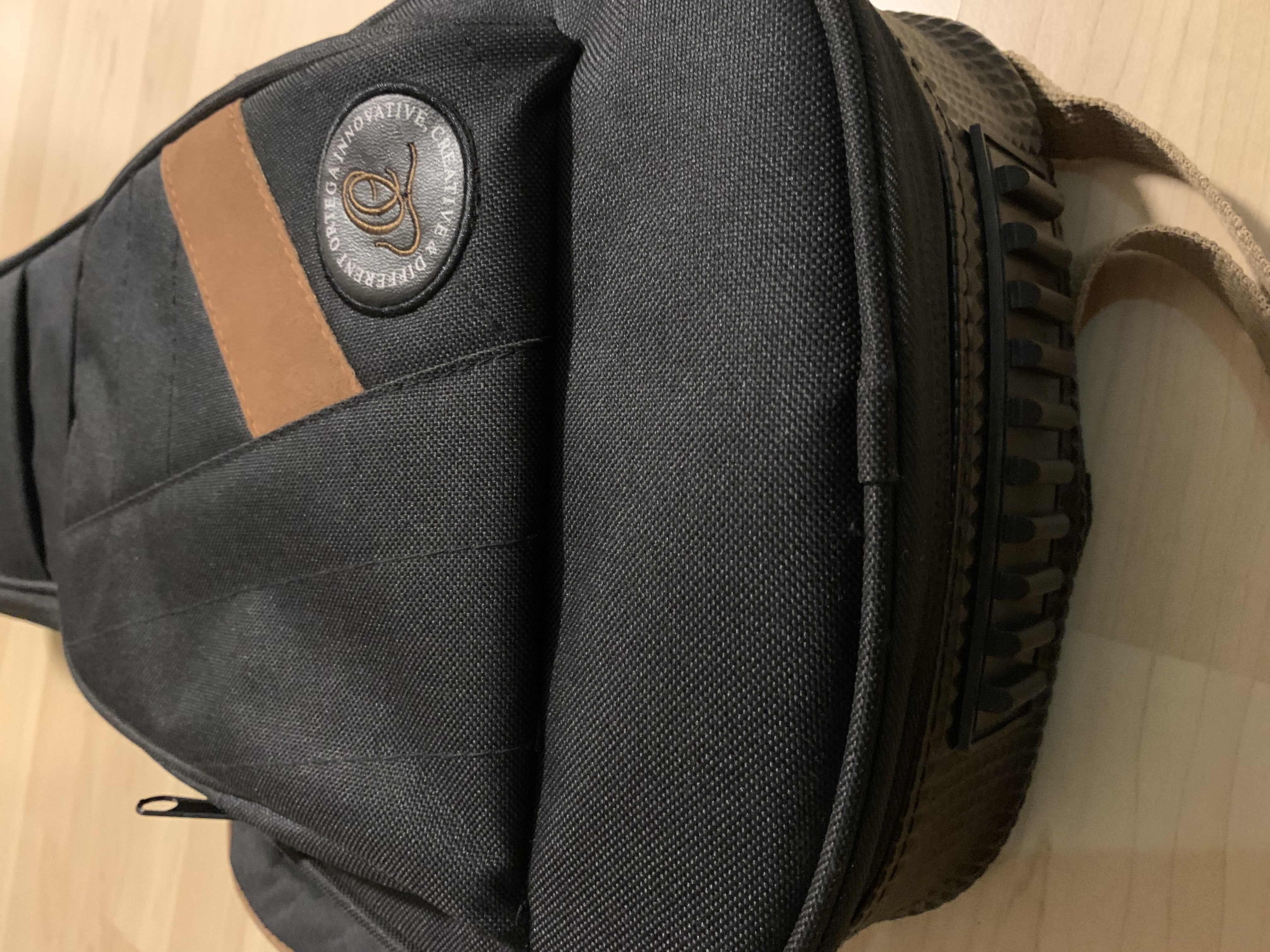 Ortega Konzert Ukulele Elite  aus Zirikote mit Tonabnehmer + Elite Gigbag