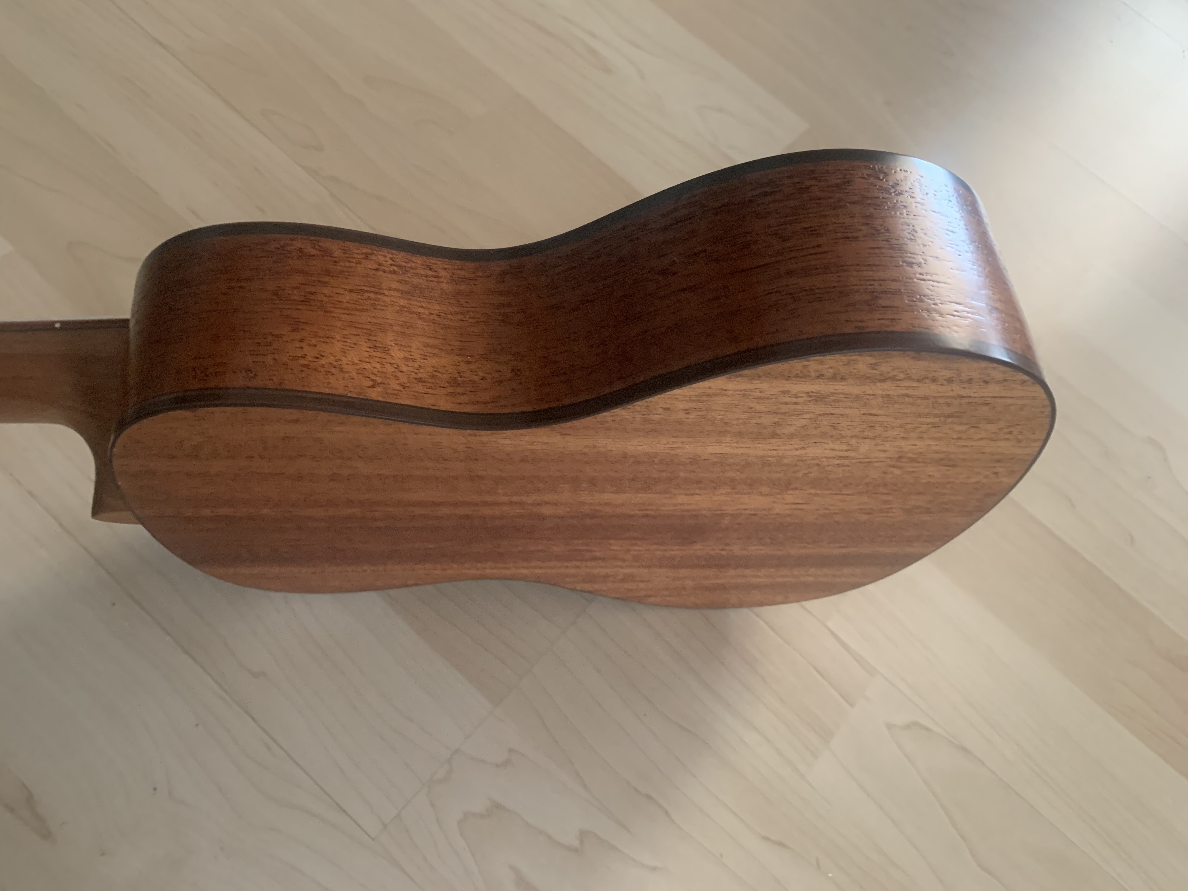 Konzert Ukulele Mahagoni mit Zubehör zum Sonderpreis