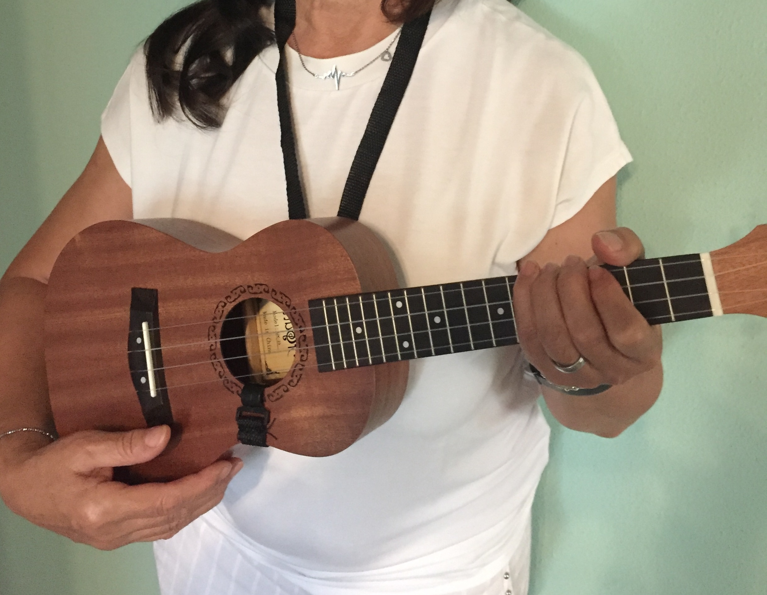 3 x Ukulele Gurt schwarz zum Einhängen am Schallloch