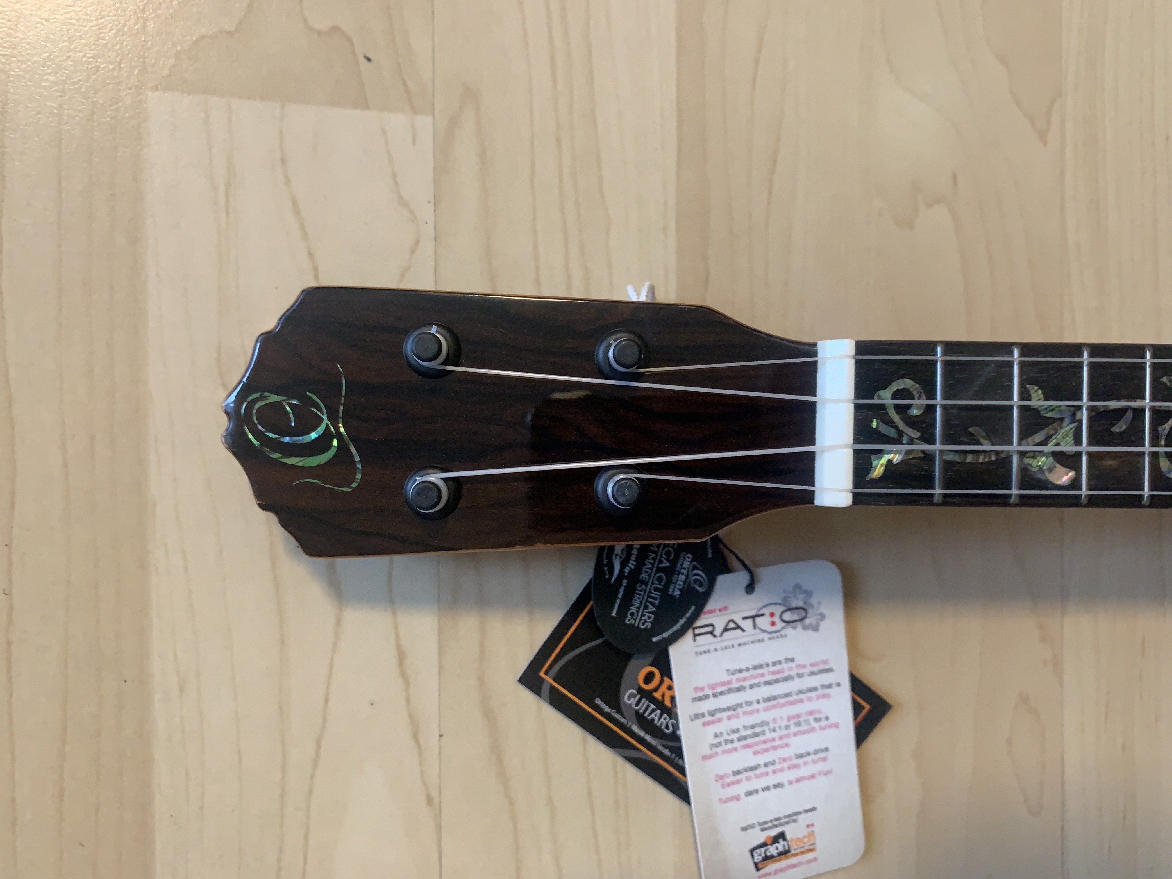 Ortega Konzert Ukulele Elite  aus Zirikote mit Tonabnehmer + Elite Gigbag