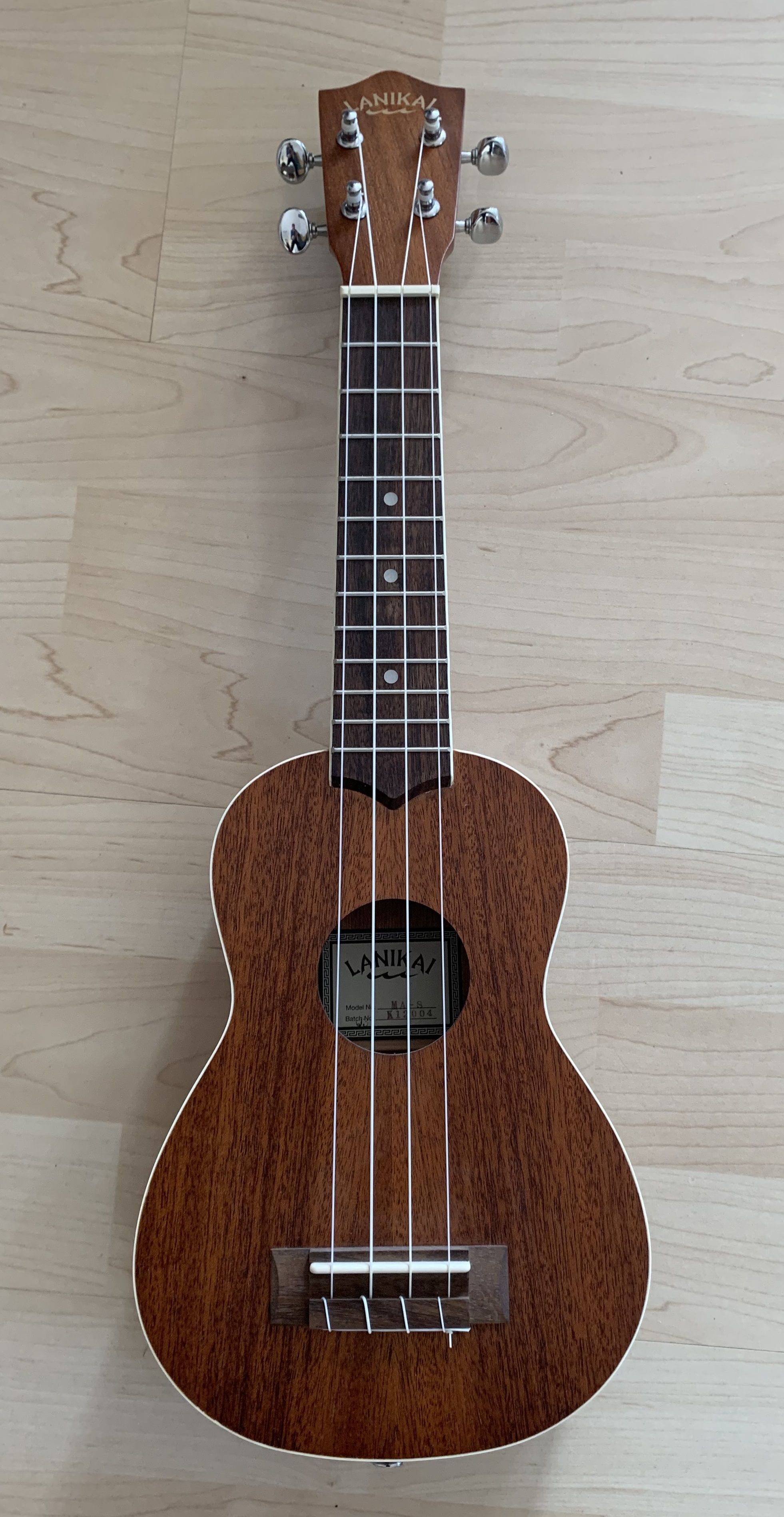 Lanikai Sopran Ukulele 21" mit Luxus-Koffer + Umhängegurt