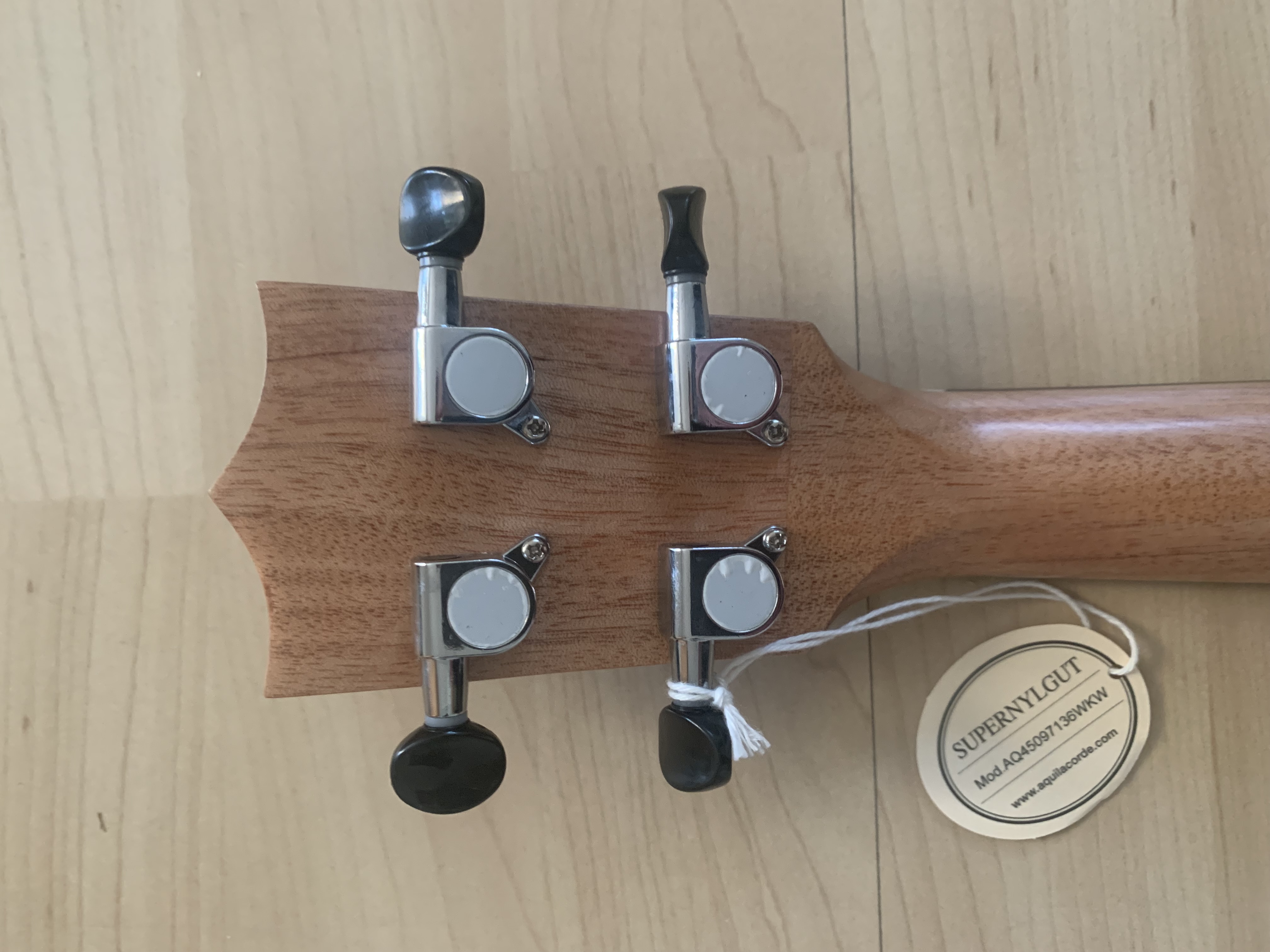 Tenor Ukulele 26" aus schwarz-weißem Ebenholz zum Sonderpreis