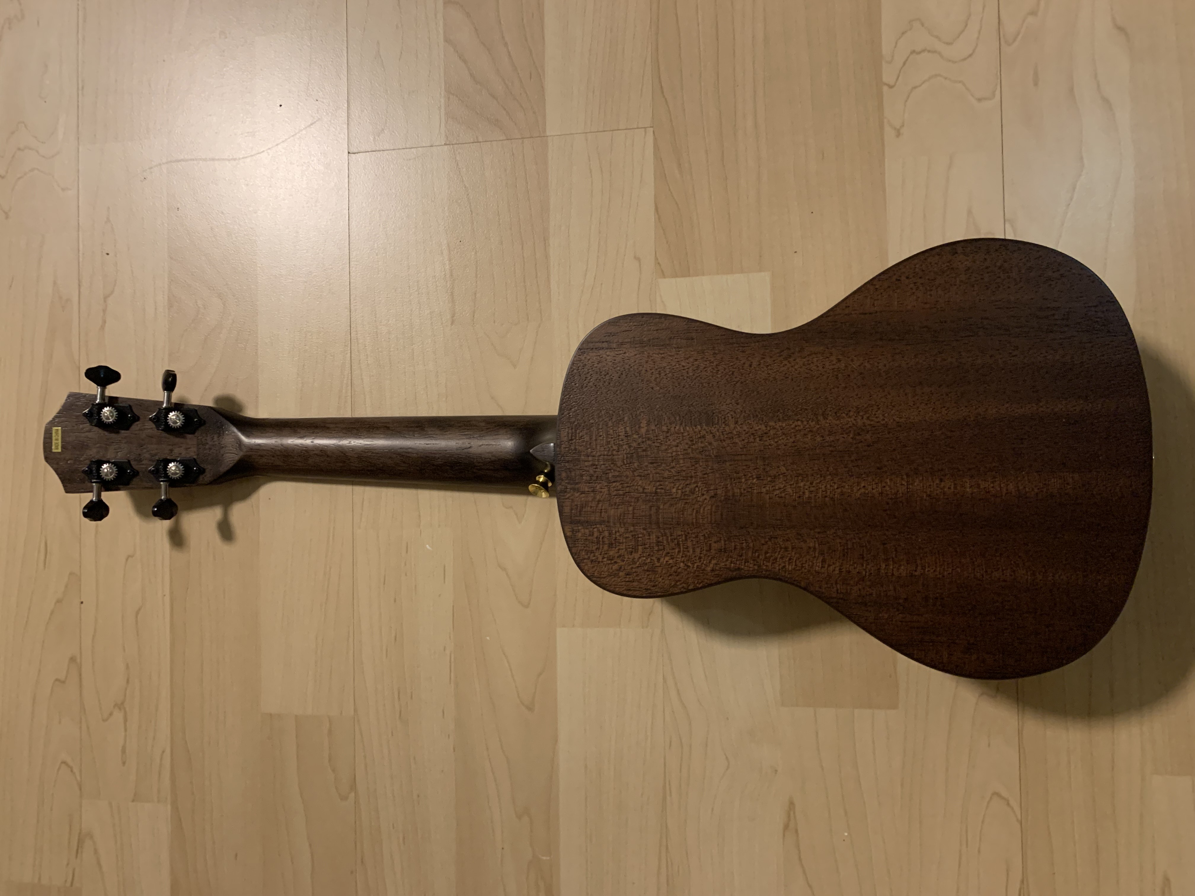 Konzert Ukulele Dunkles Mahagoni (screwed charocoal) mit Zubehör