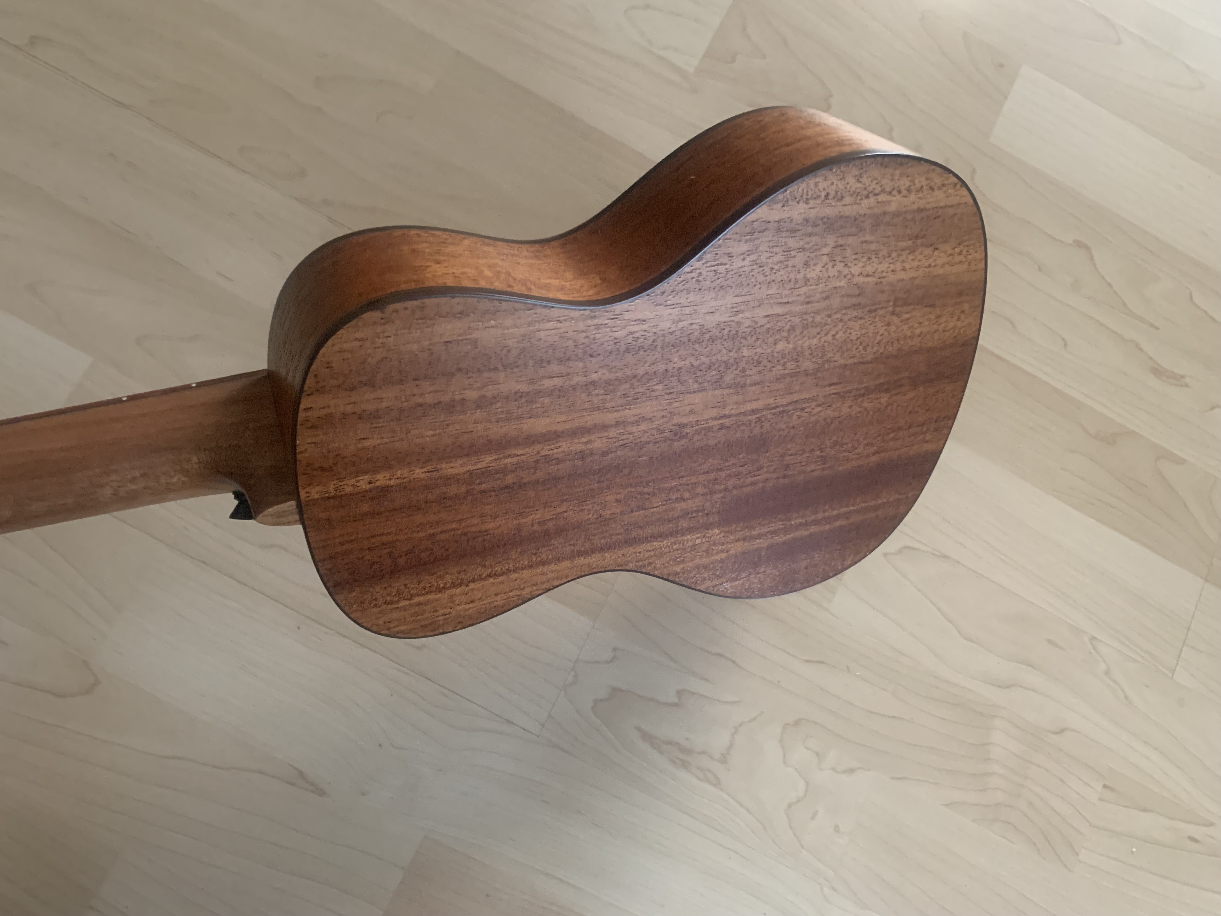 Konzert Ukulele Mahagoni mit Zubehör zum Sonderpreis