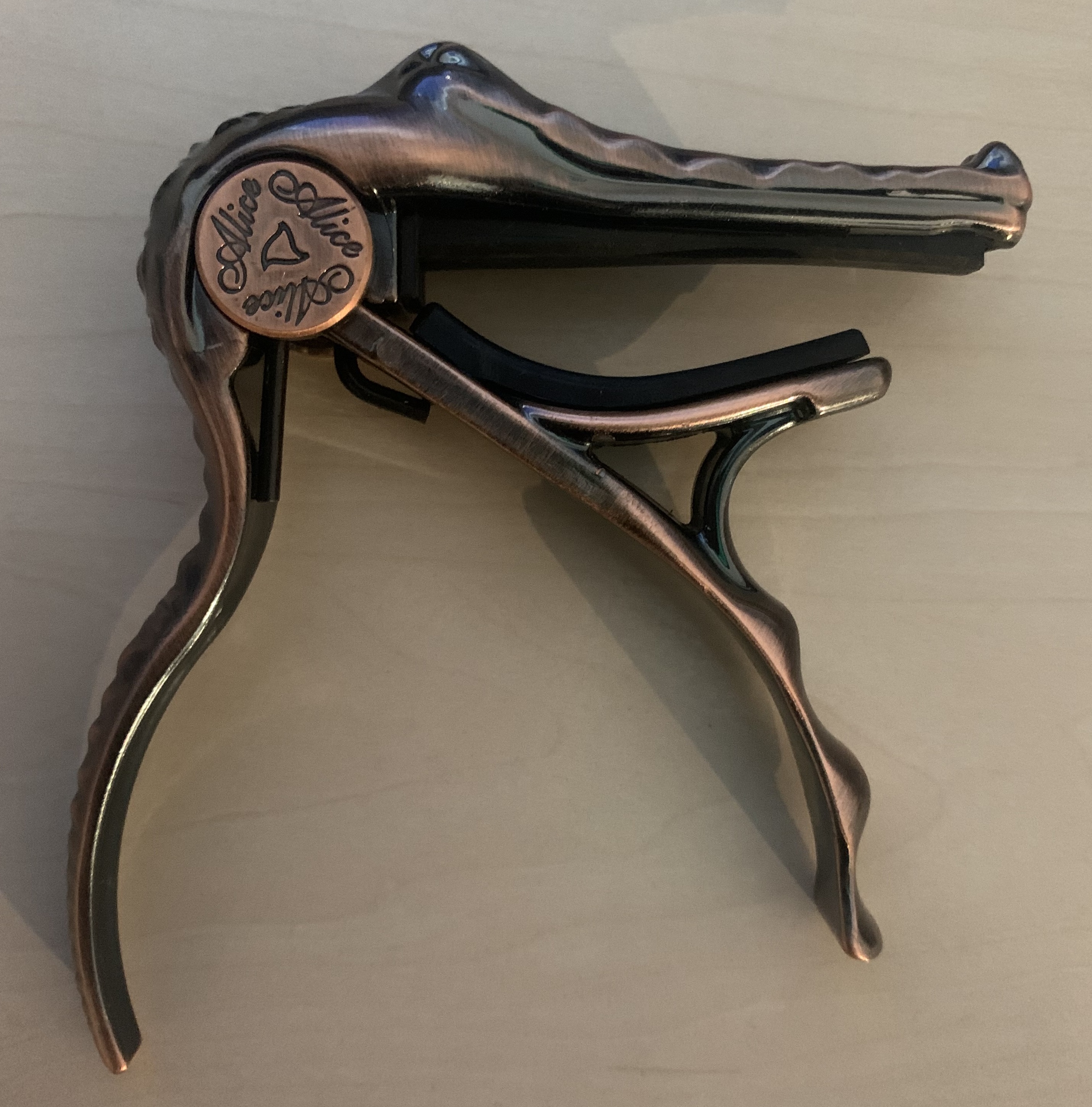 Kapodaster in Alligator Form