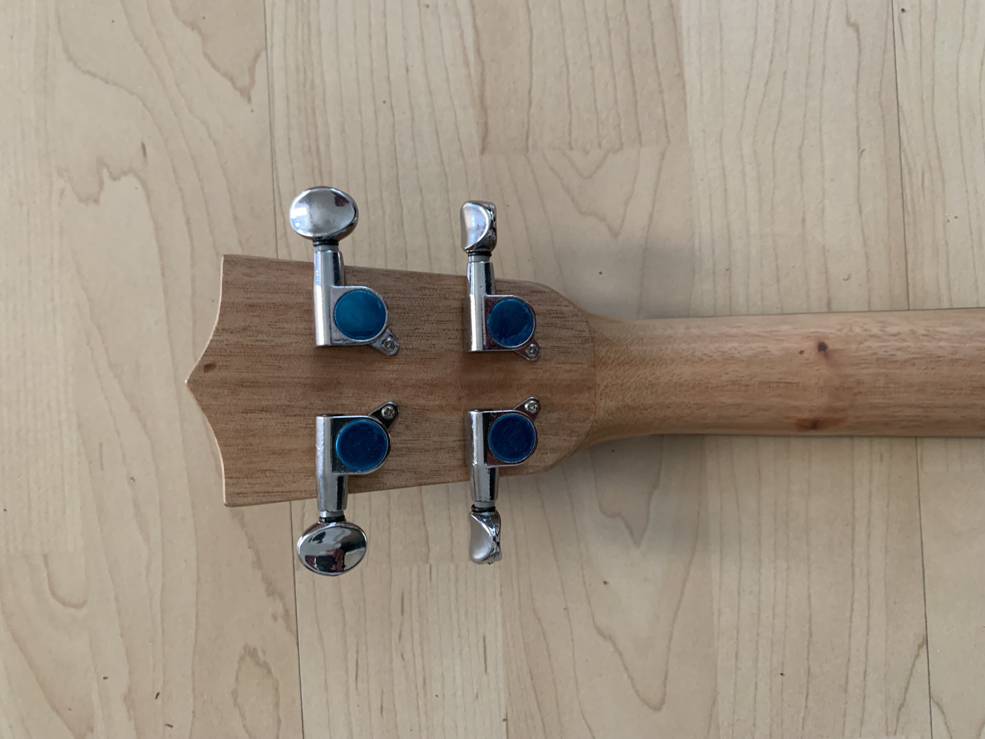 Tenor Ukulele 26" Fichten Decke - Mahagoni Zarge  + Zubehör
