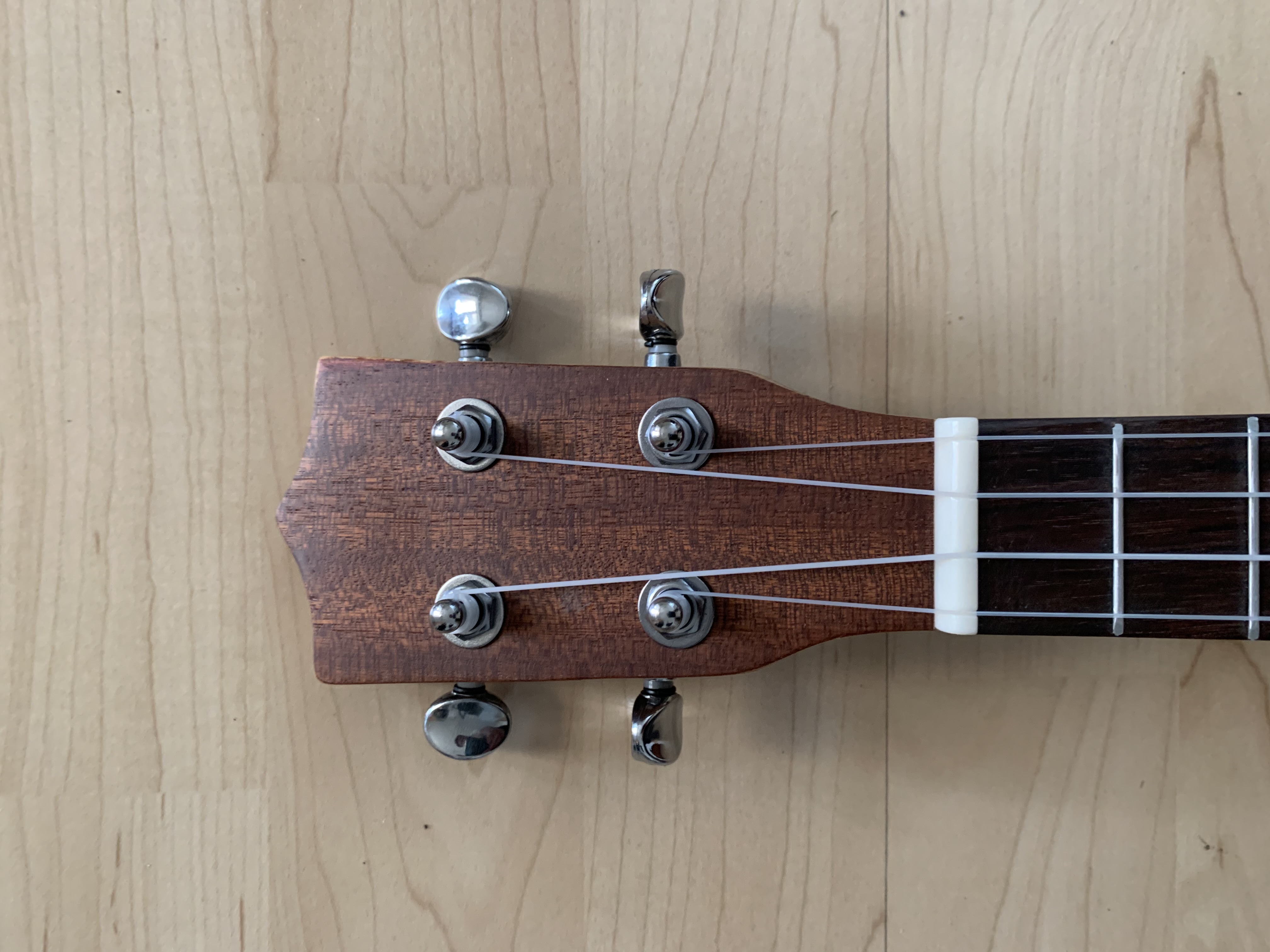 Tenor Ukulele 26" Fichten Decke - Mahagoni Zarge  + Zubehör