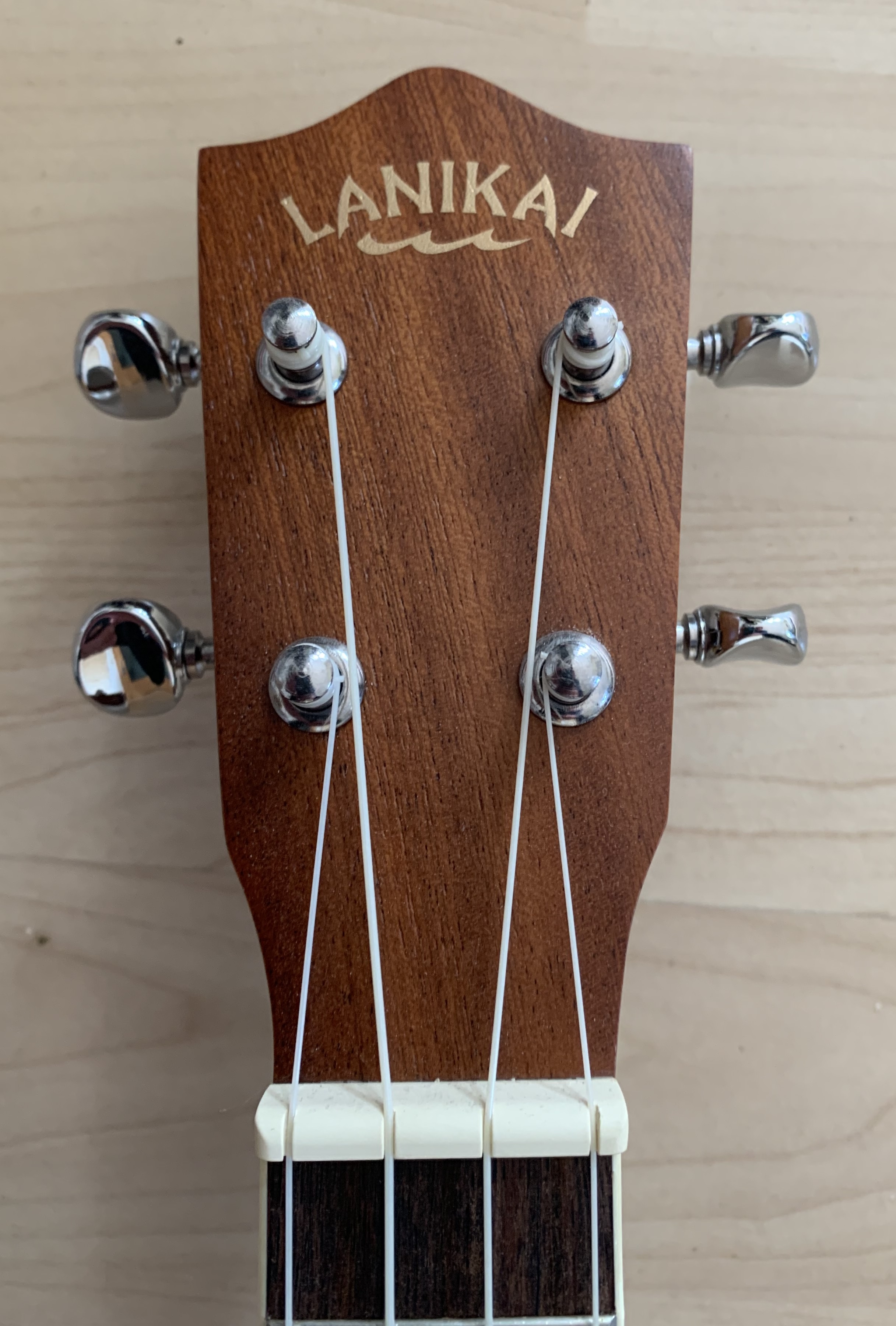 Lanikai Sopran Ukulele 21" mit Luxus-Koffer + Umhängegurt