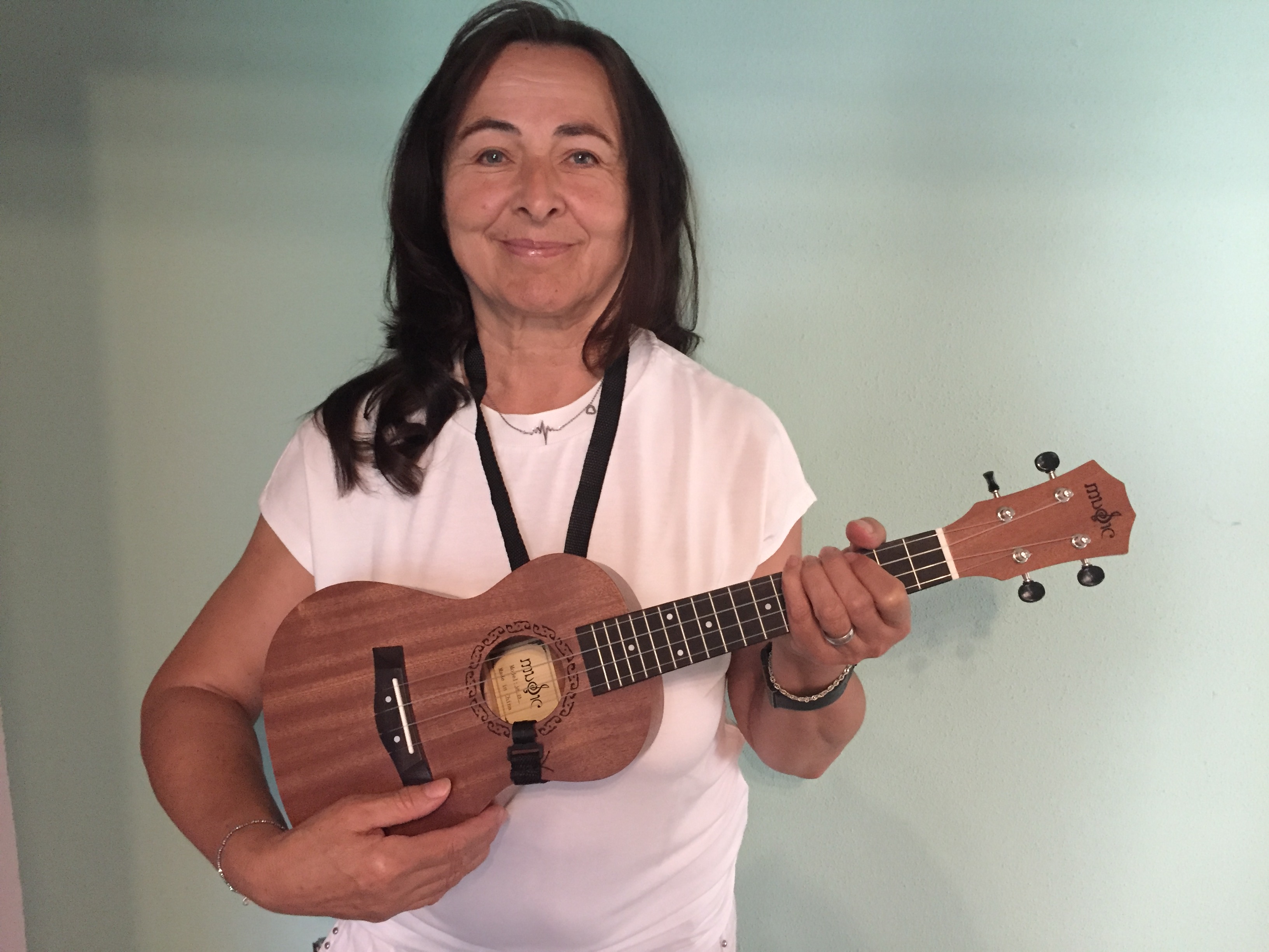 Ukulele Gurt schwarz - zum Einhängen am Schallloch