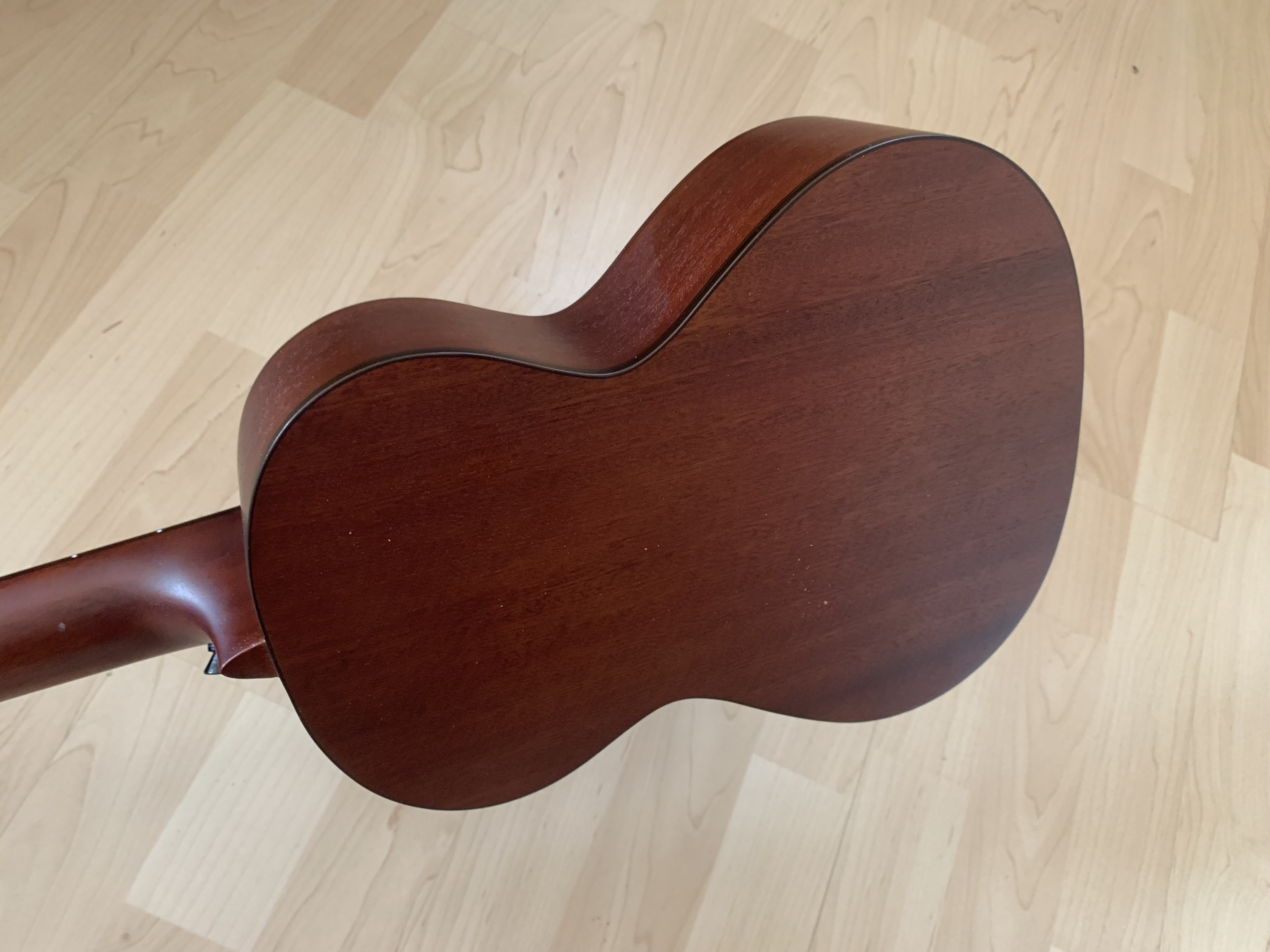 Baton Rouge Tenor Ukulele - screwed crimson  zum Sonderpreis