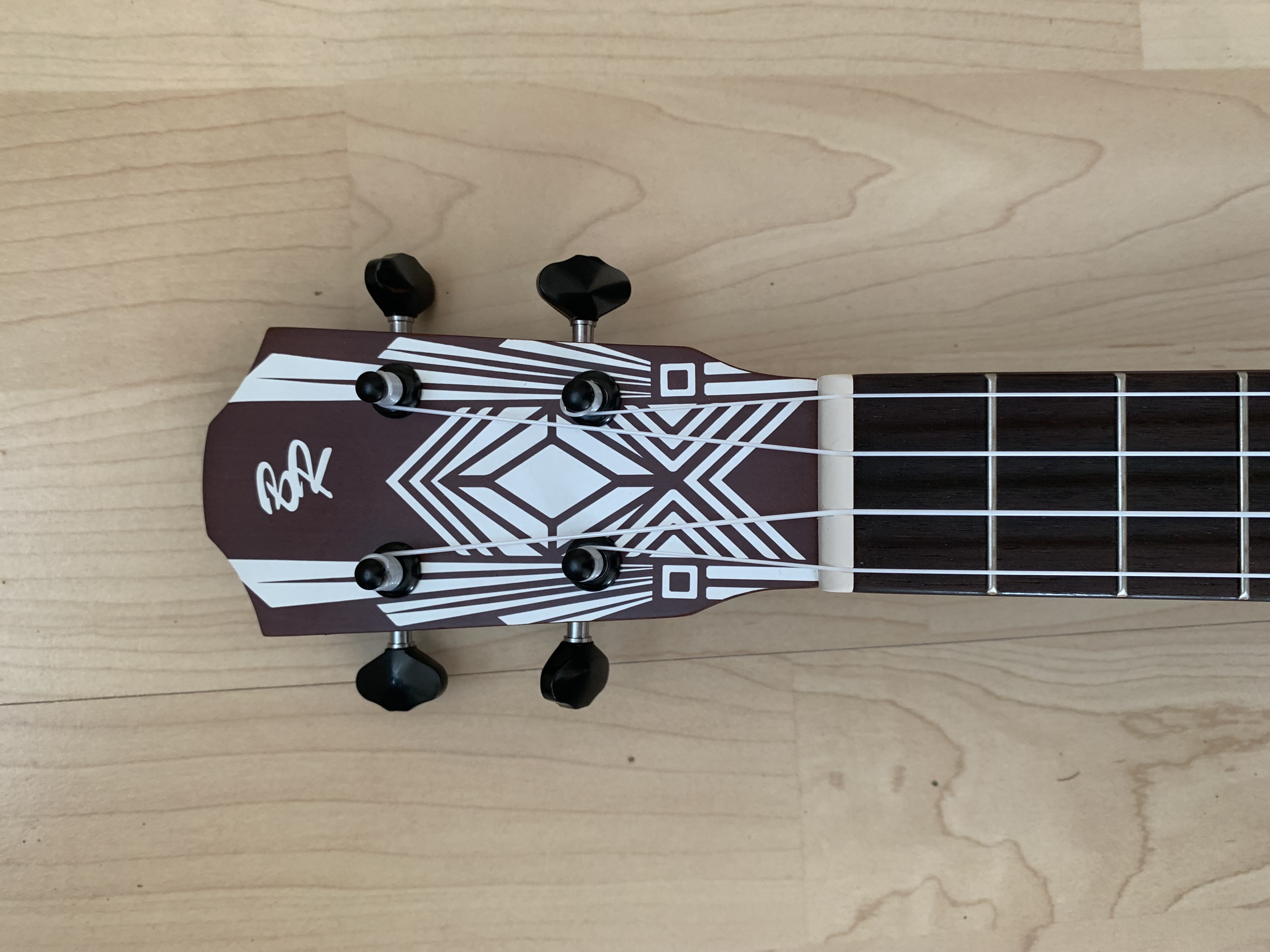 Baton Rouge Tenor Ukulele - screwed crimson  zum Sonderpreis